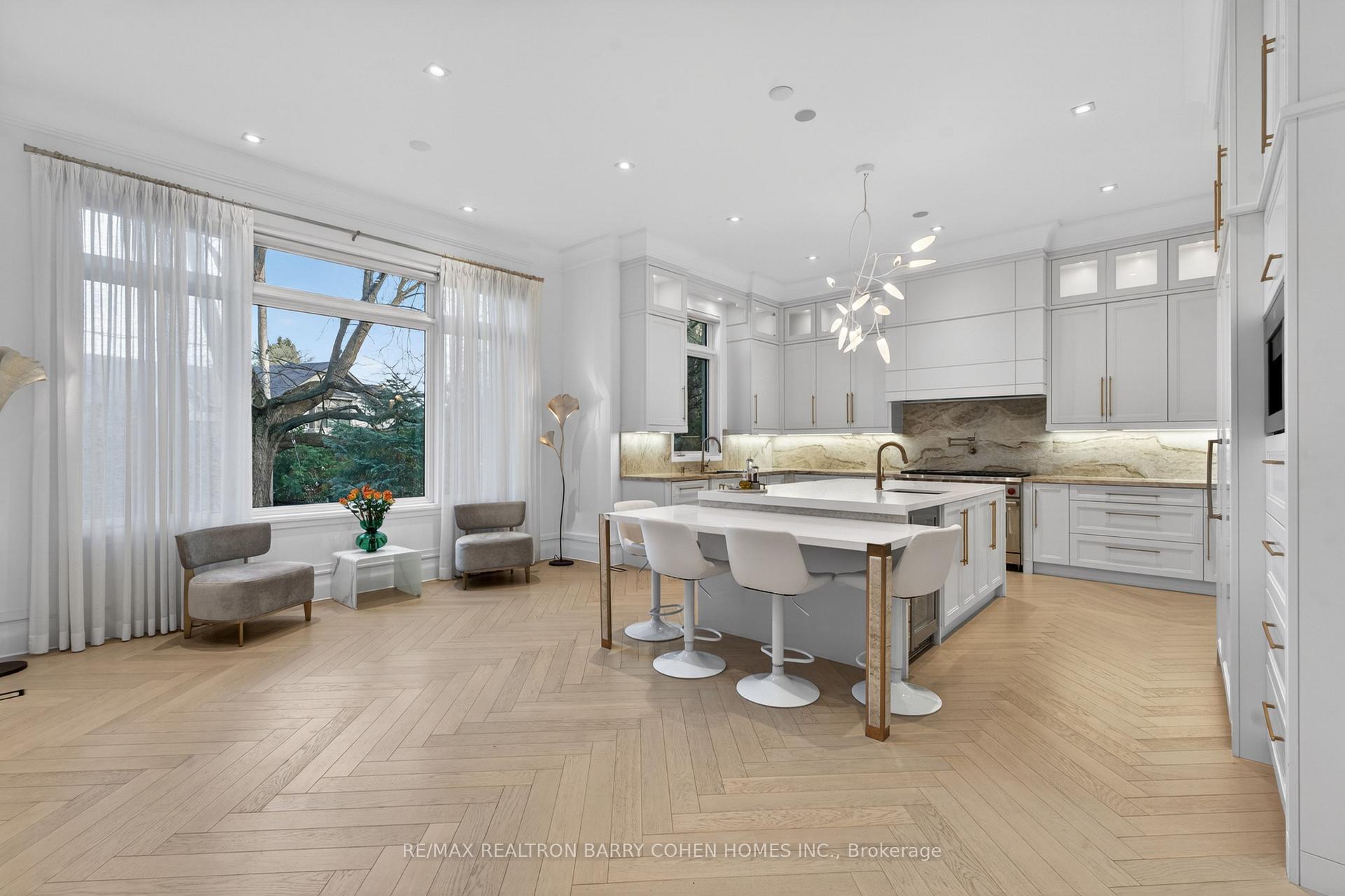 Photo 10 of 34 Greengate Road, North York, Banbury-Don Mills — HOMEH