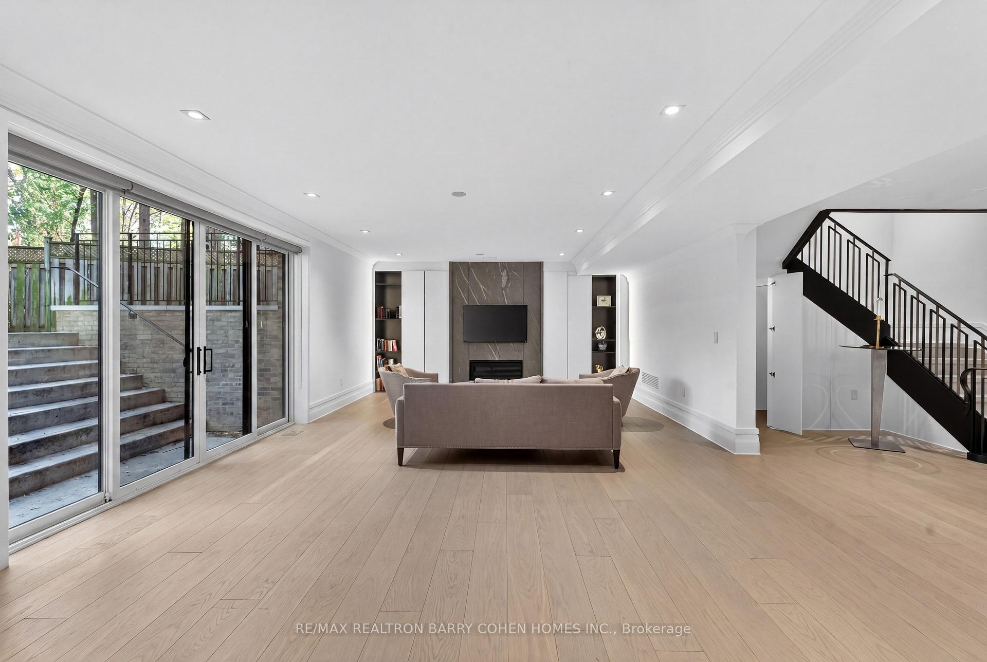 Photo 29 of 34 Greengate Road, North York, Banbury-Don Mills — HOMEH