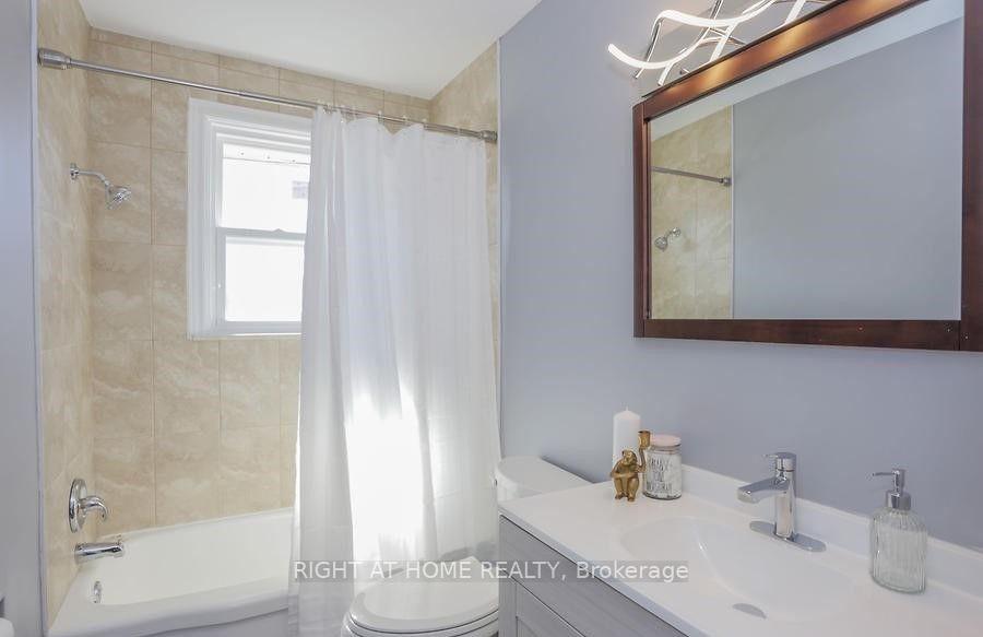 Photo 10 of 190 Hale Street, London, East O — HOMEH