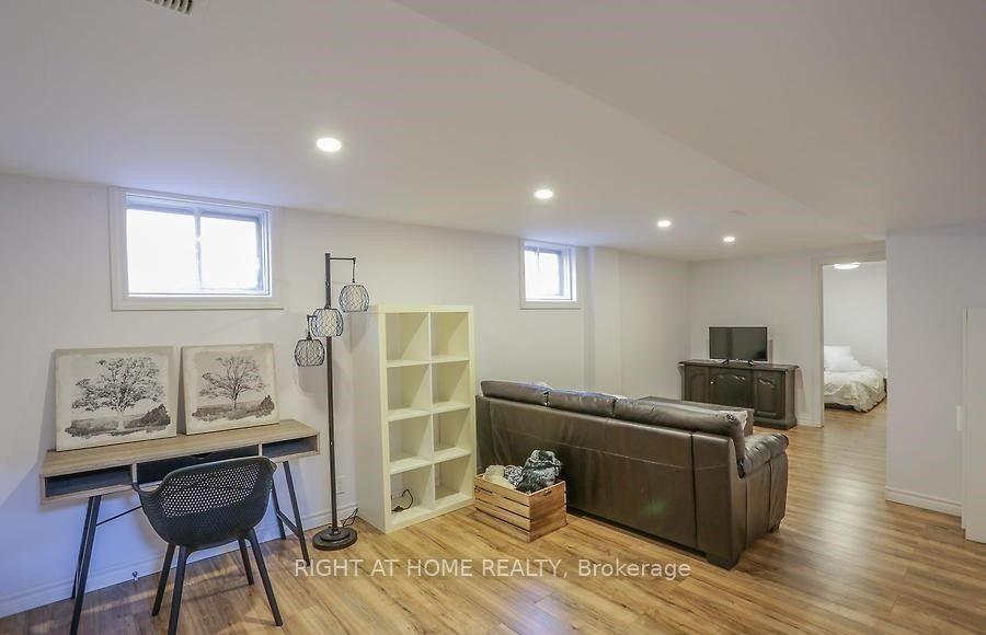 Photo 11 of 190 Hale Street, London, East O — HOMEH