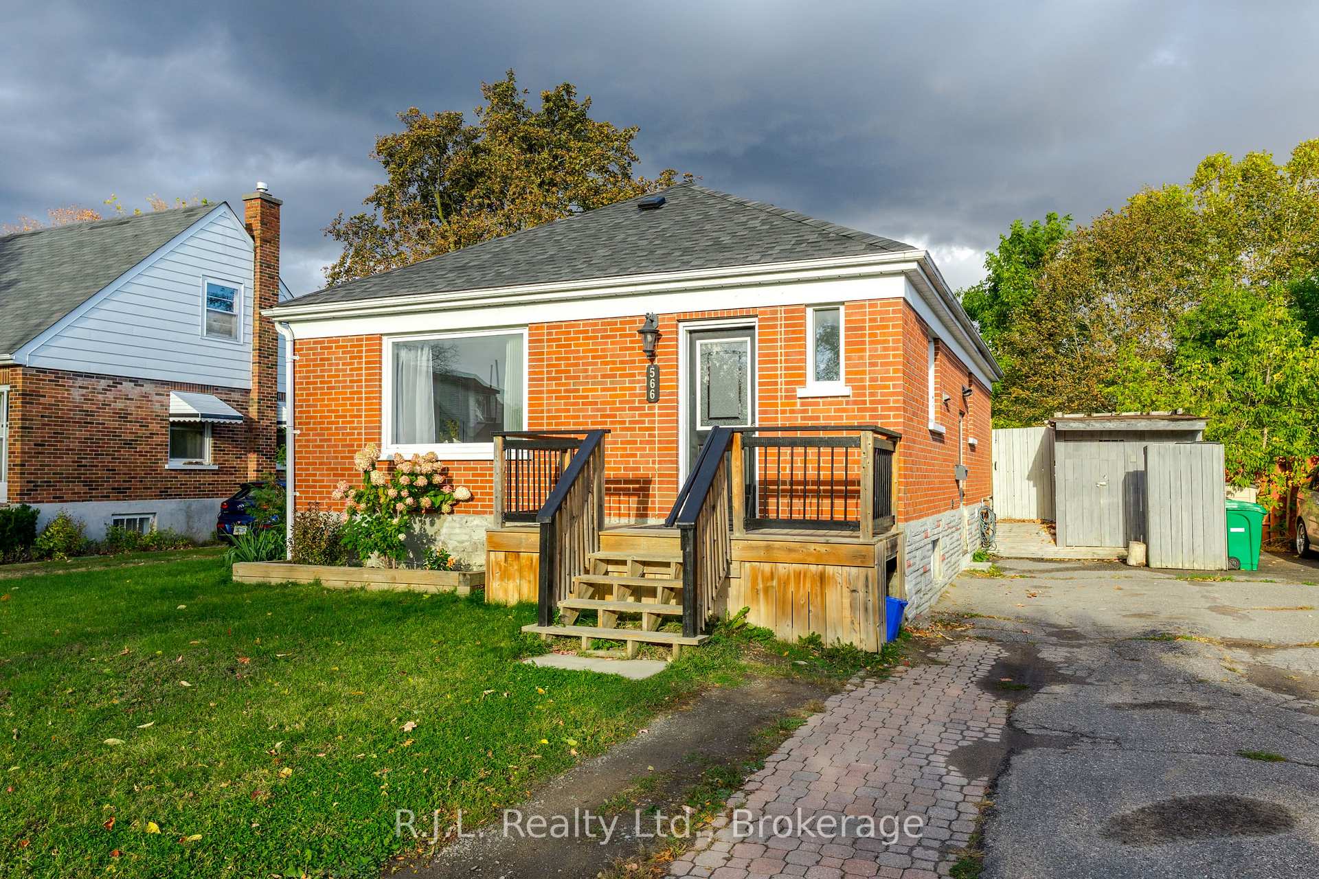 Photo of 566 Shirley Avenue