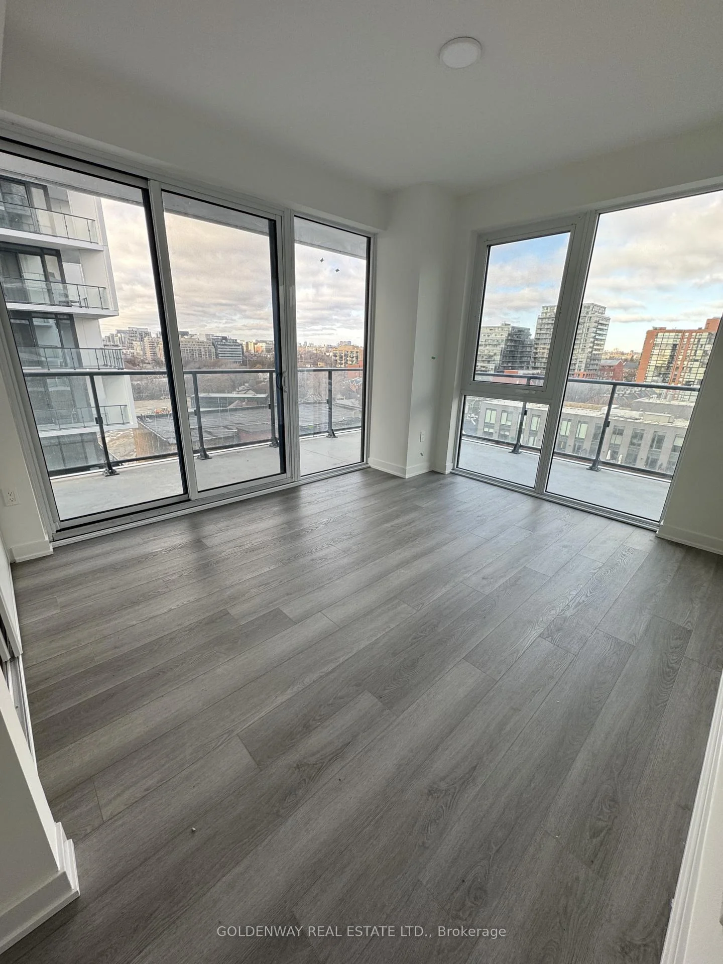 Photo 13 of Unit 814, 9 Tecumseth Street, Toronto, Niagara — HOMEH