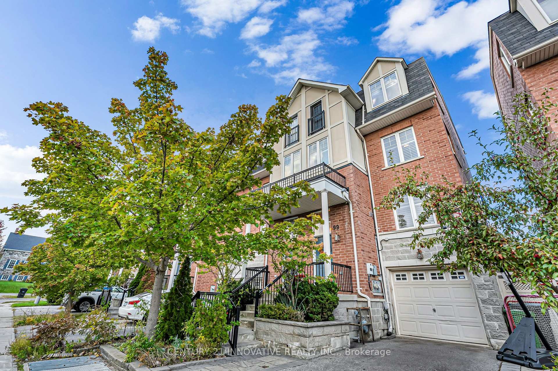 Photo 3 of 99 John Bell Crescent, Scarborough, Clairlea-Birchmount — HOMEH
