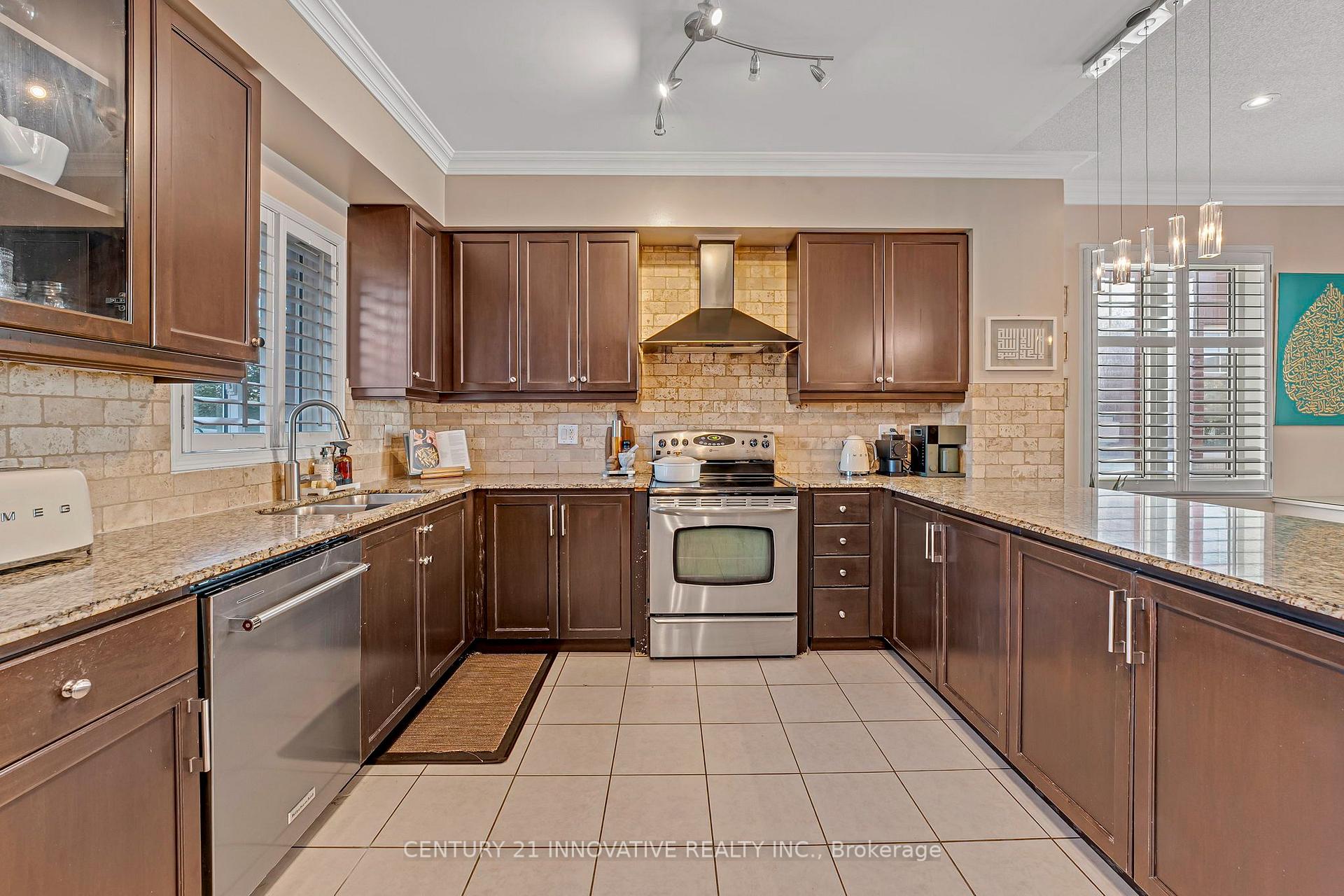 Photo 10 of 99 John Bell Crescent, Scarborough, Clairlea-Birchmount — HOMEH
