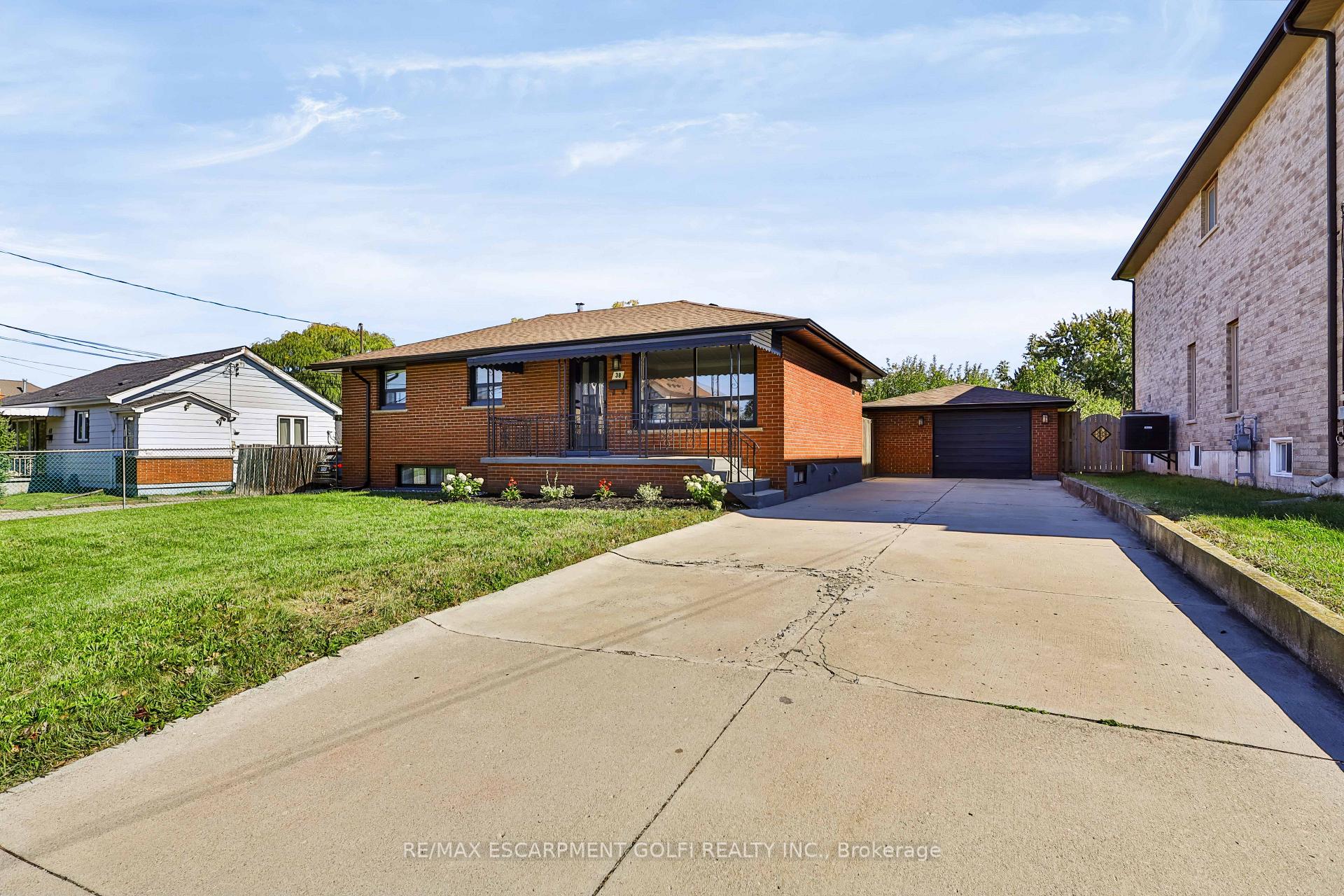 Photo 2 of 38 Deerhurst Road, Hamilton, Stoney Creek — HOMEH