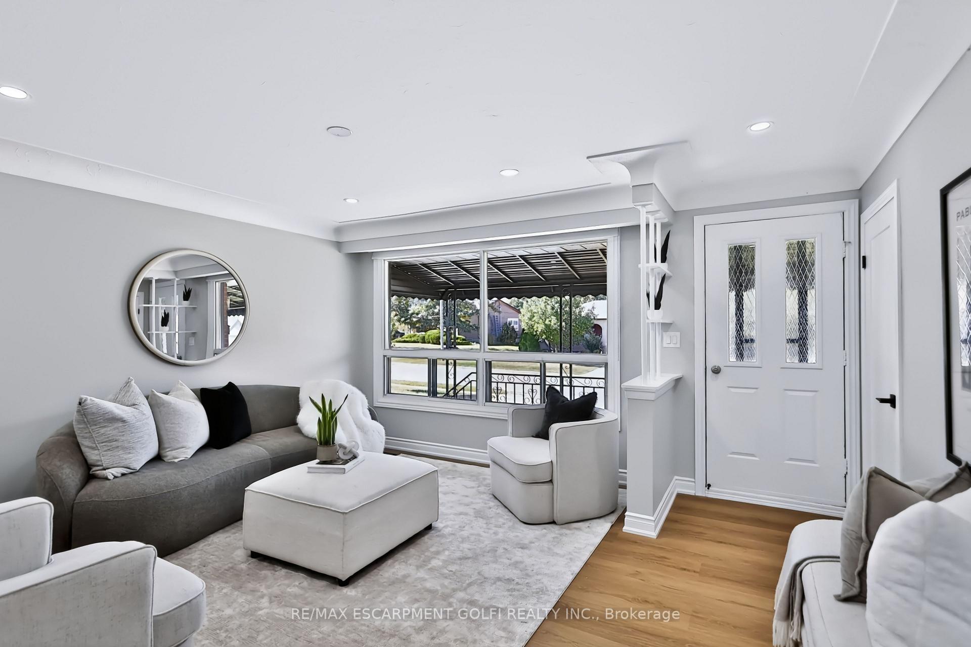Photo 4 of 38 Deerhurst Road, Hamilton, Stoney Creek — HOMEH