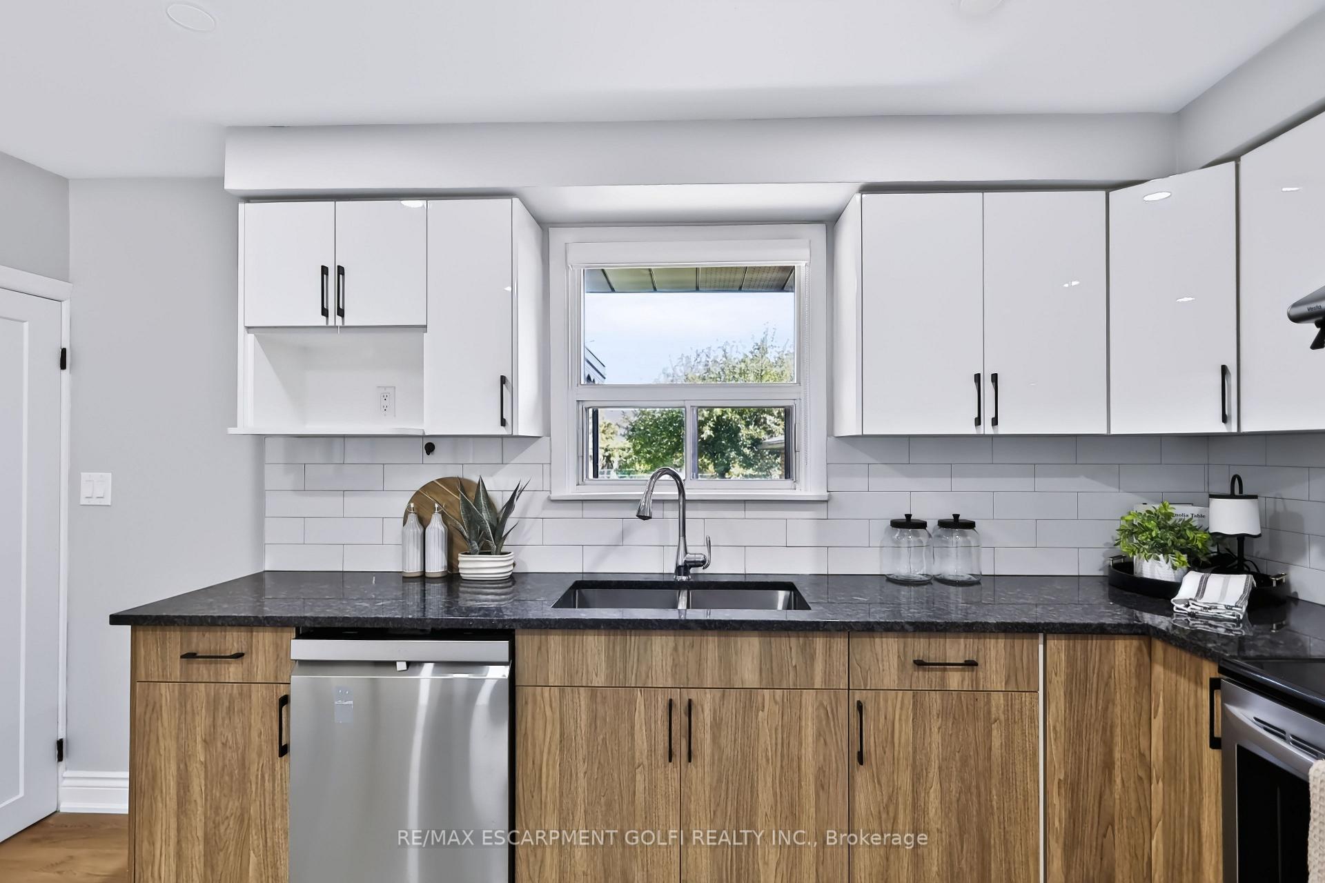 Photo 8 of 38 Deerhurst Road, Hamilton, Stoney Creek — HOMEH