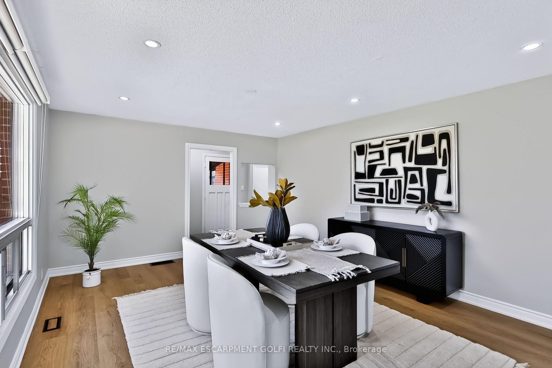 Photo 10 of 38 Deerhurst Road, Hamilton, Stoney Creek — HOMEH