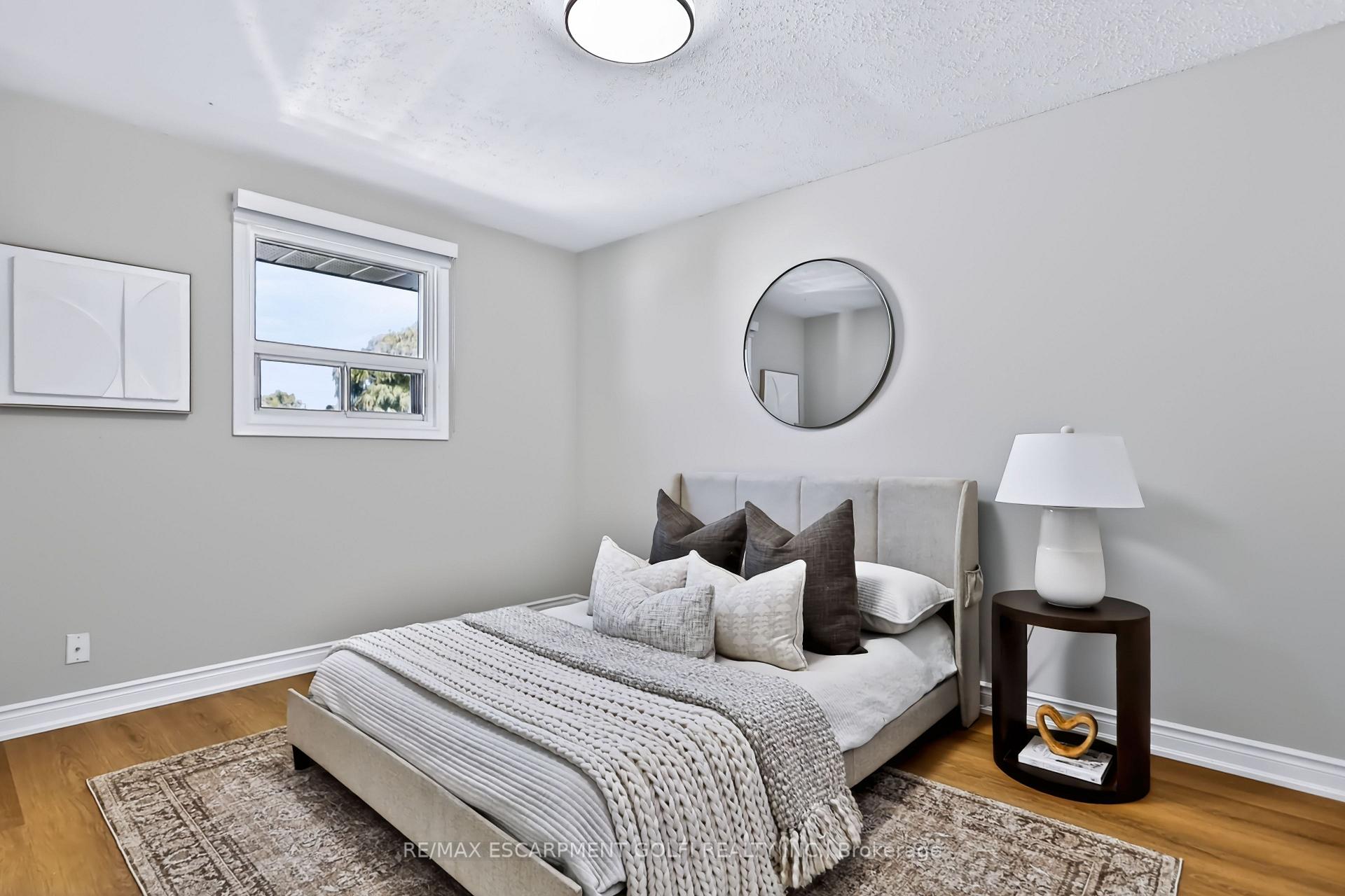 Photo 11 of 38 Deerhurst Road, Hamilton, Stoney Creek — HOMEH