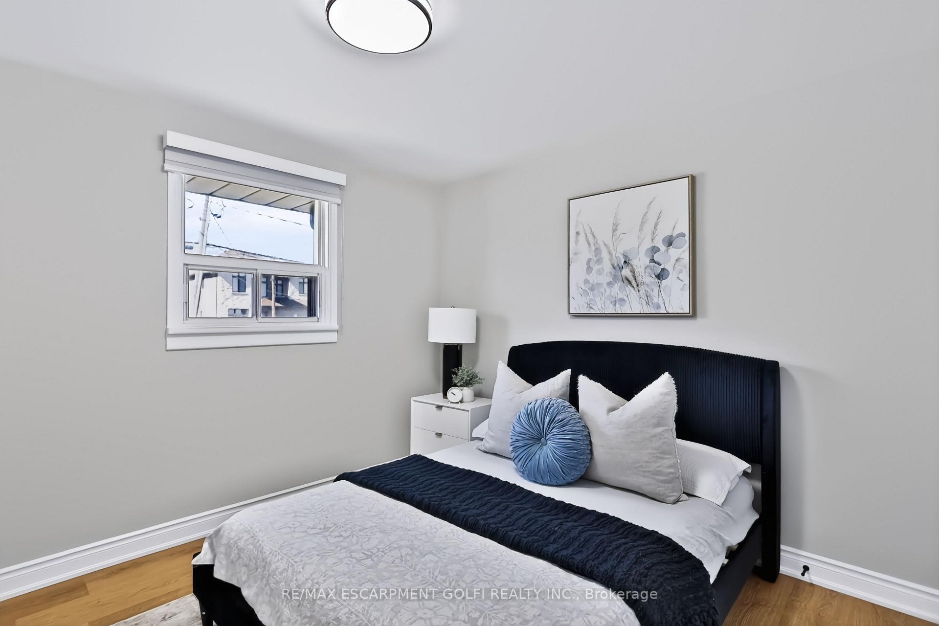Photo 13 of 38 Deerhurst Road, Hamilton, Stoney Creek — HOMEH