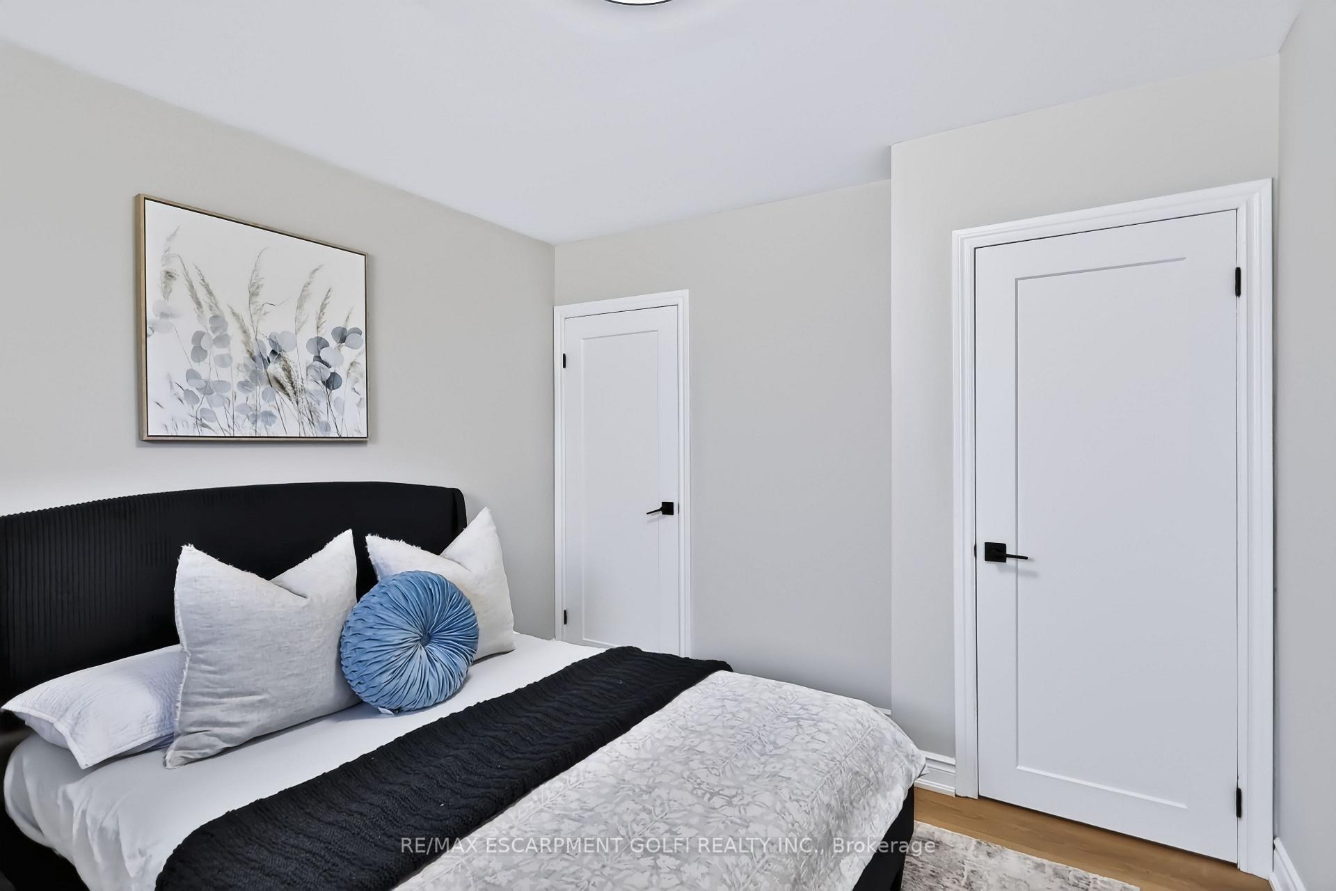 Photo 14 of 38 Deerhurst Road, Hamilton, Stoney Creek — HOMEH