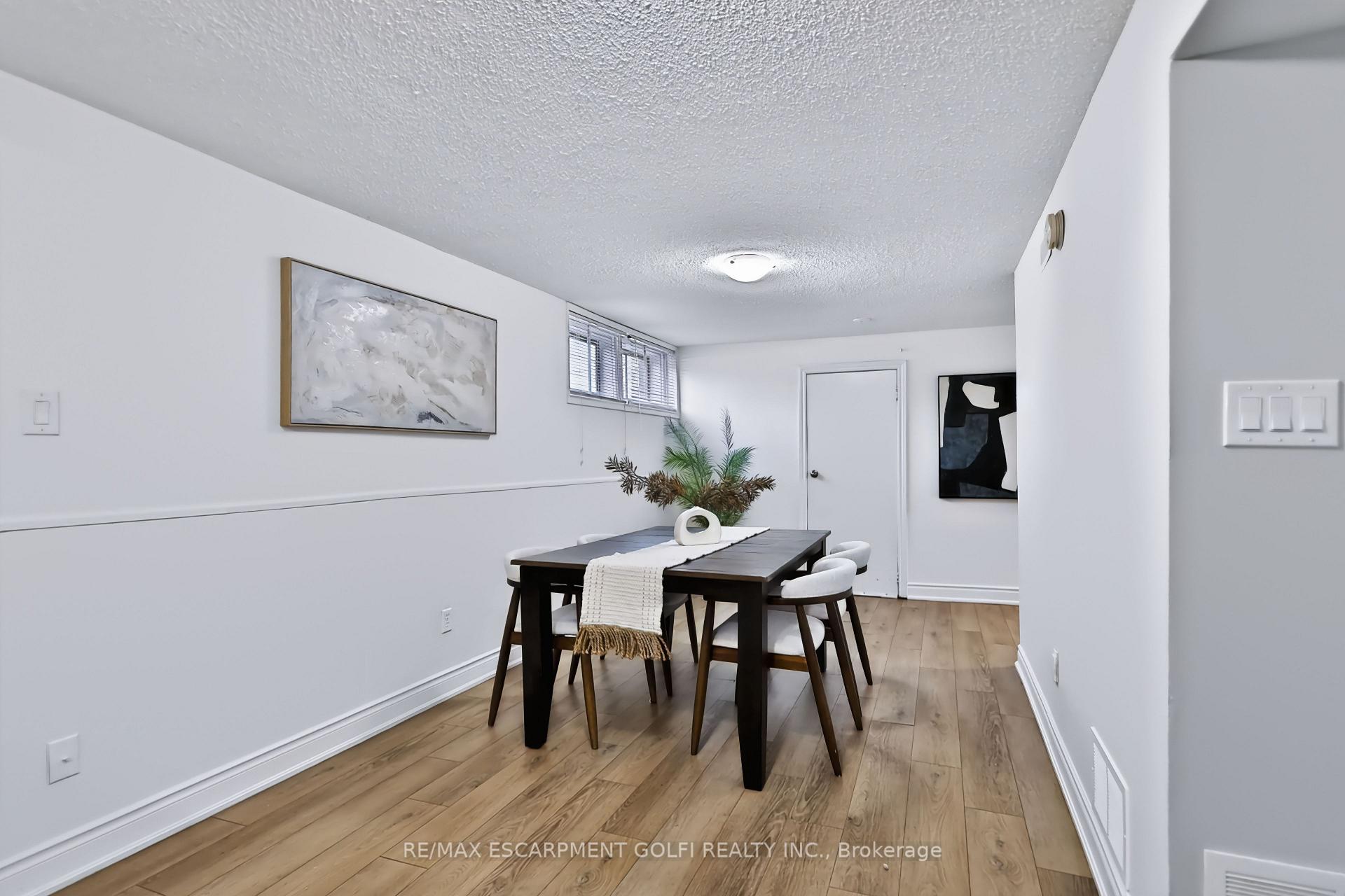 Photo 23 of 38 Deerhurst Road, Hamilton, Stoney Creek — HOMEH