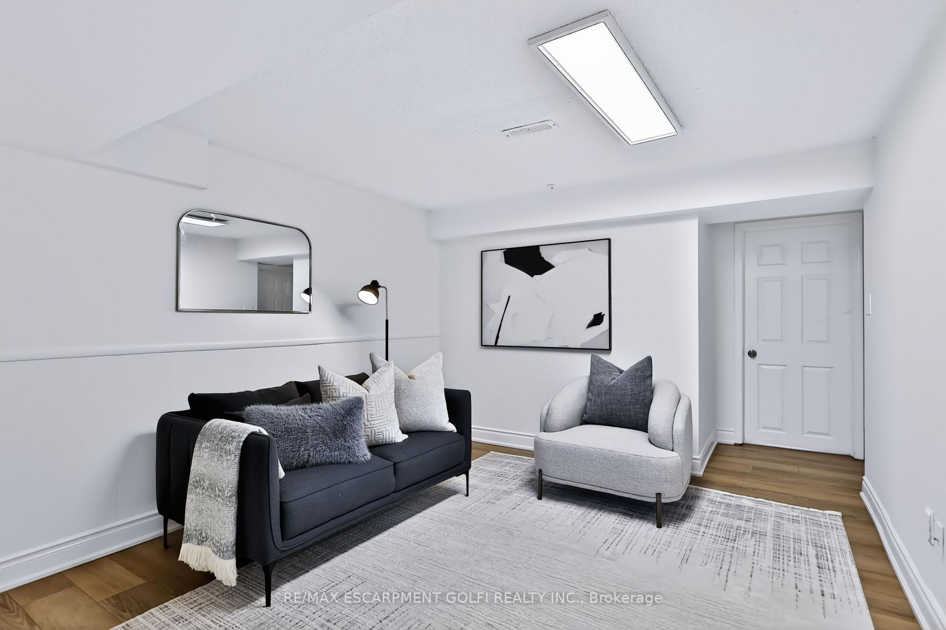 Photo 24 of 38 Deerhurst Road, Hamilton, Stoney Creek — HOMEH