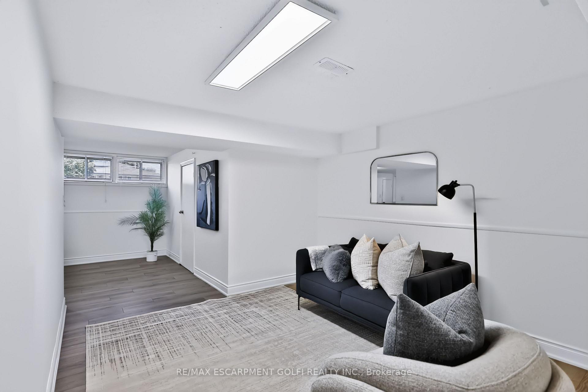 Photo 25 of 38 Deerhurst Road, Hamilton, Stoney Creek — HOMEH