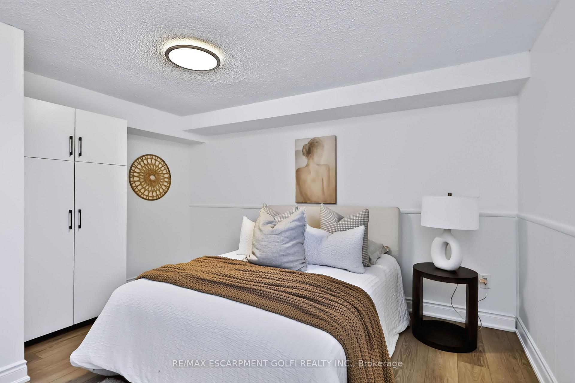 Photo 27 of 38 Deerhurst Road, Hamilton, Stoney Creek — HOMEH