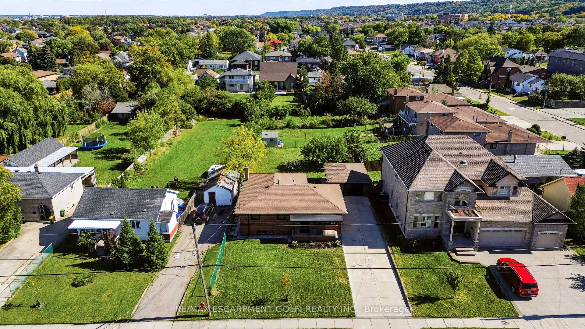Photo 35 of 38 Deerhurst Road, Hamilton, Stoney Creek — HOMEH
