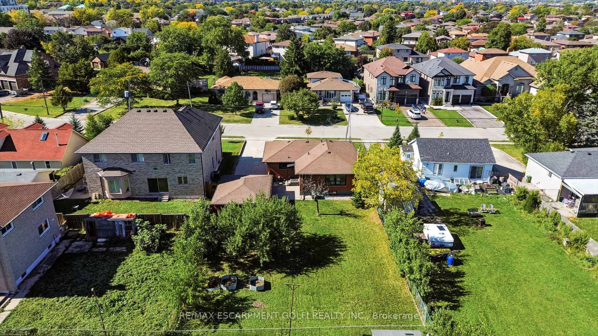 Photo 36 of 38 Deerhurst Road, Hamilton, Stoney Creek — HOMEH