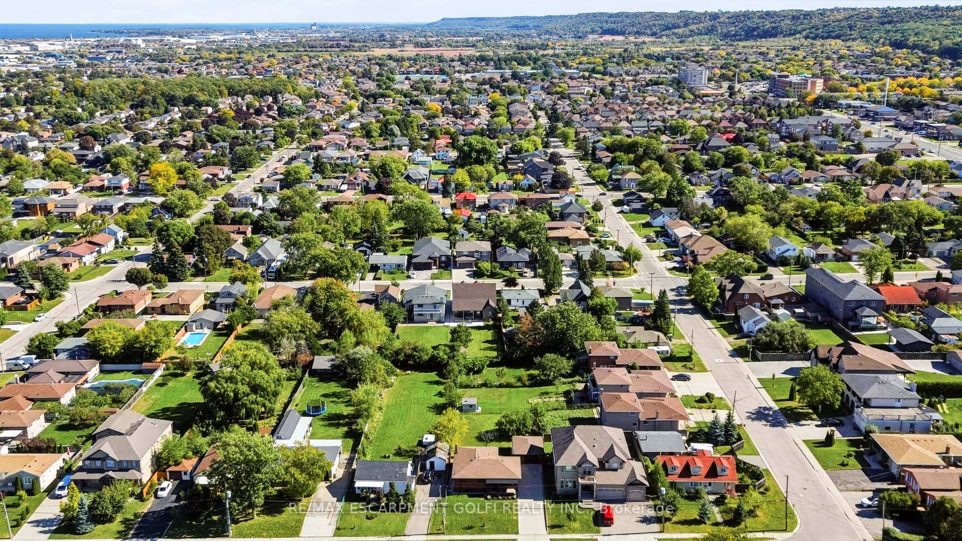 Photo 39 of 38 Deerhurst Road, Hamilton, Stoney Creek — HOMEH
