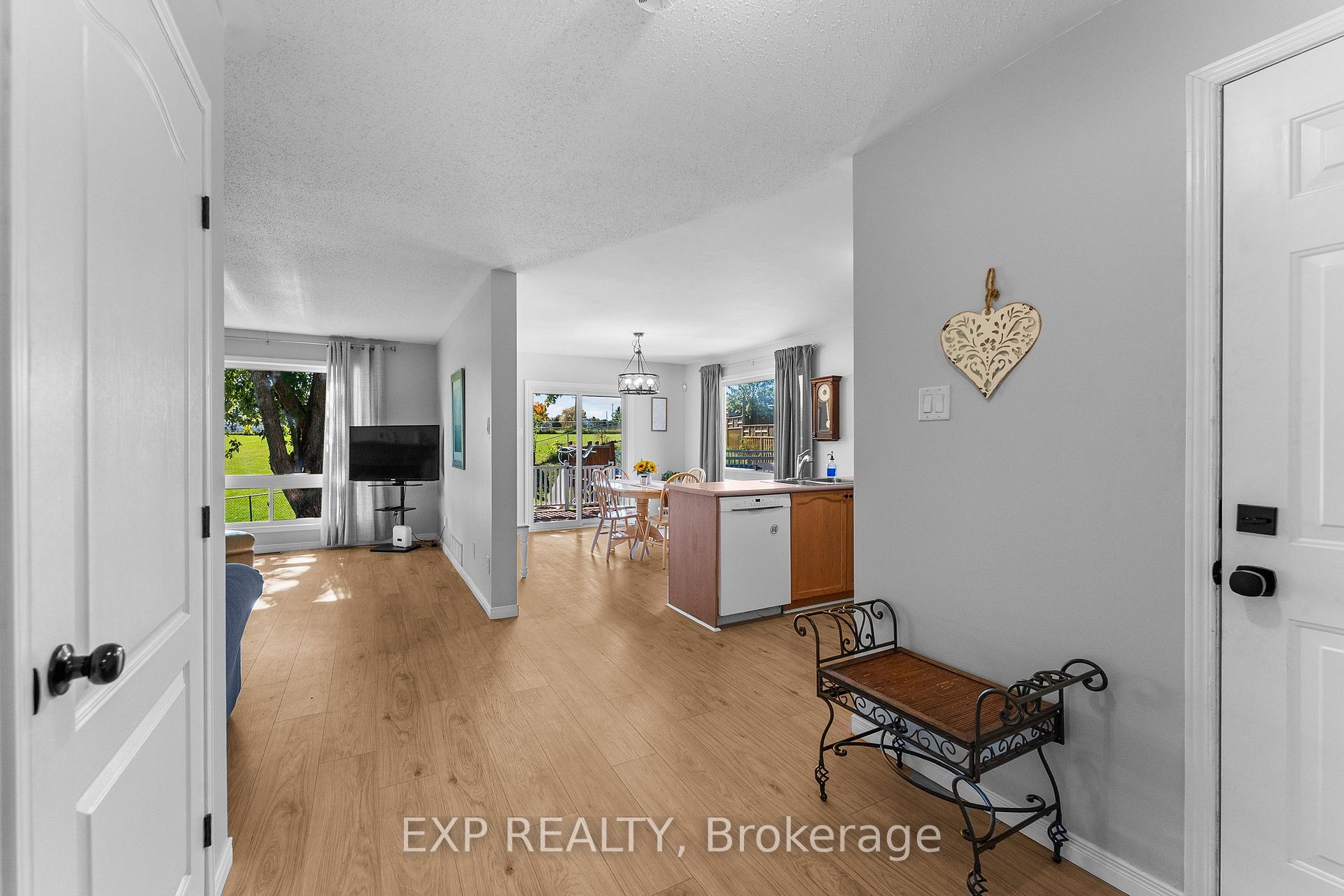 Photo 7 of 108 Mclachlin Street S, Arnprior, Arnprior — HOMEH