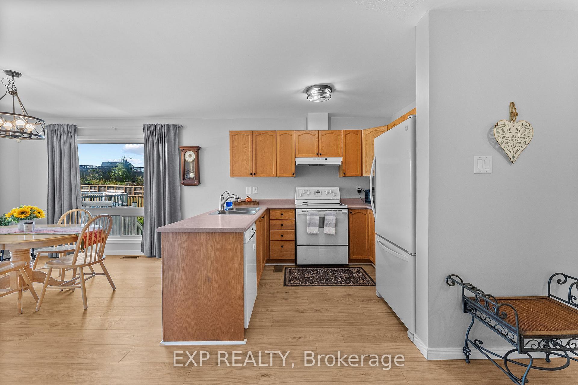 Photo 10 of 108 Mclachlin Street S, Arnprior, Arnprior — HOMEH