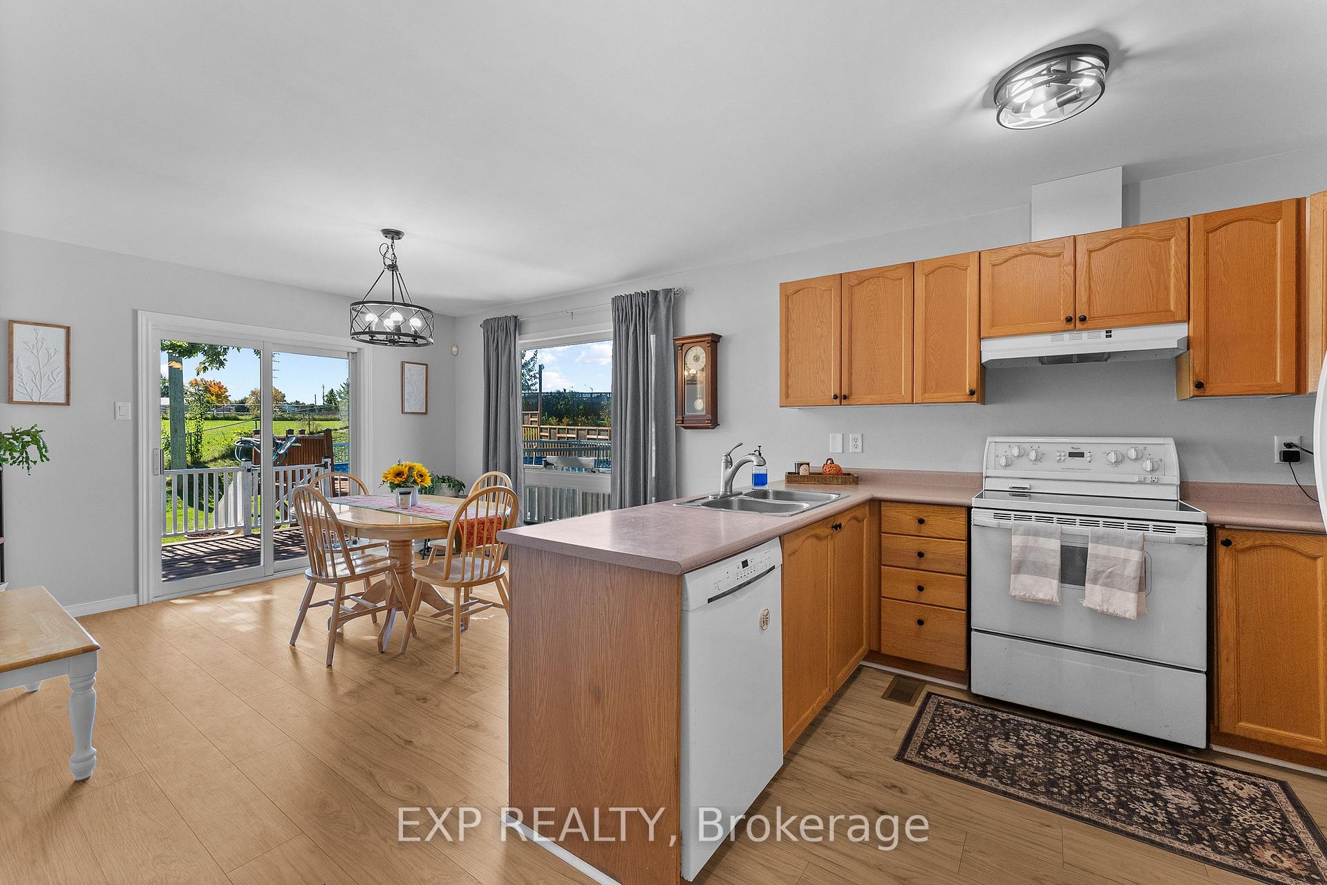 Photo 11 of 108 Mclachlin Street S, Arnprior, Arnprior — HOMEH