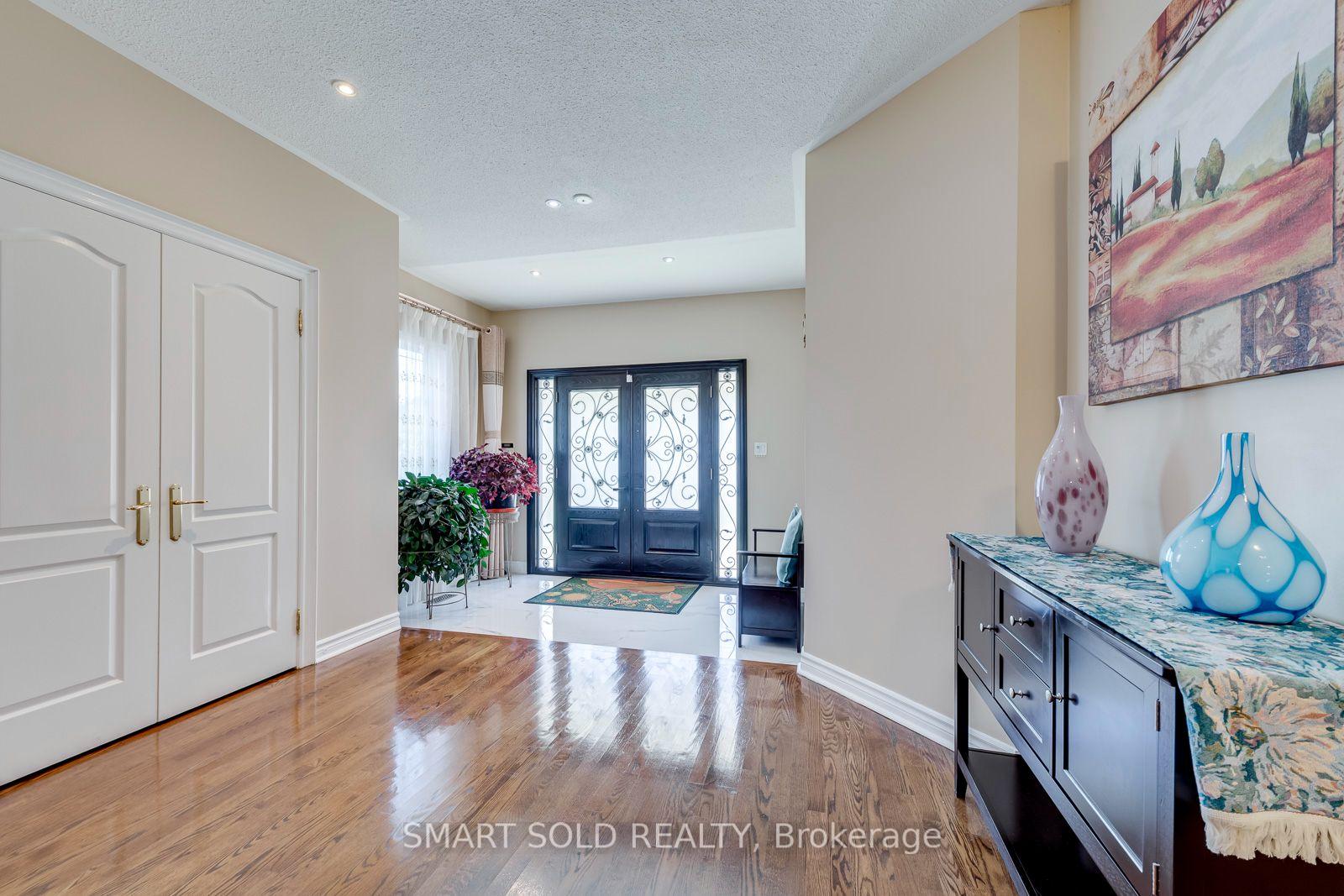 Photo 4 of 5291 Forest Hill Drive, Mississauga, Central Erin Mills — HOMEH