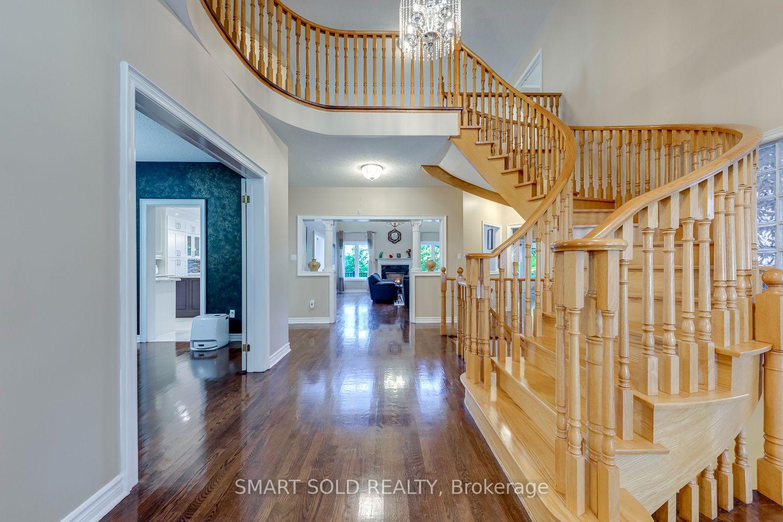 Photo 6 of 5291 Forest Hill Drive, Mississauga, Central Erin Mills — HOMEH