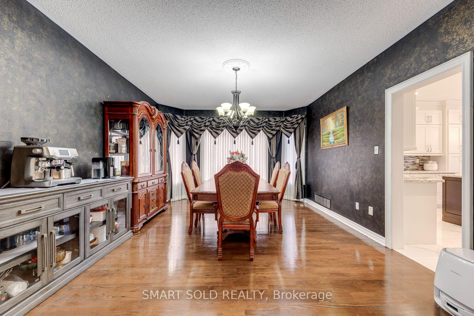 Photo 7 of 5291 Forest Hill Drive, Mississauga, Central Erin Mills — HOMEH