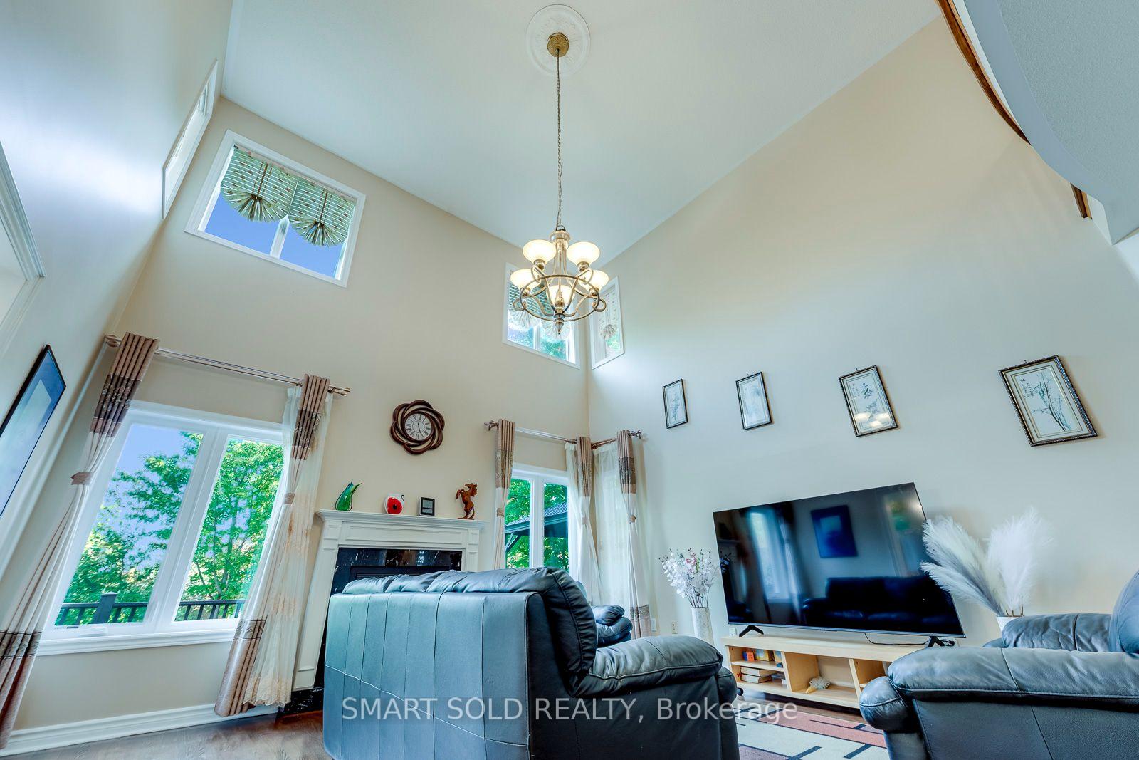 Photo 10 of 5291 Forest Hill Drive, Mississauga, Central Erin Mills — HOMEH