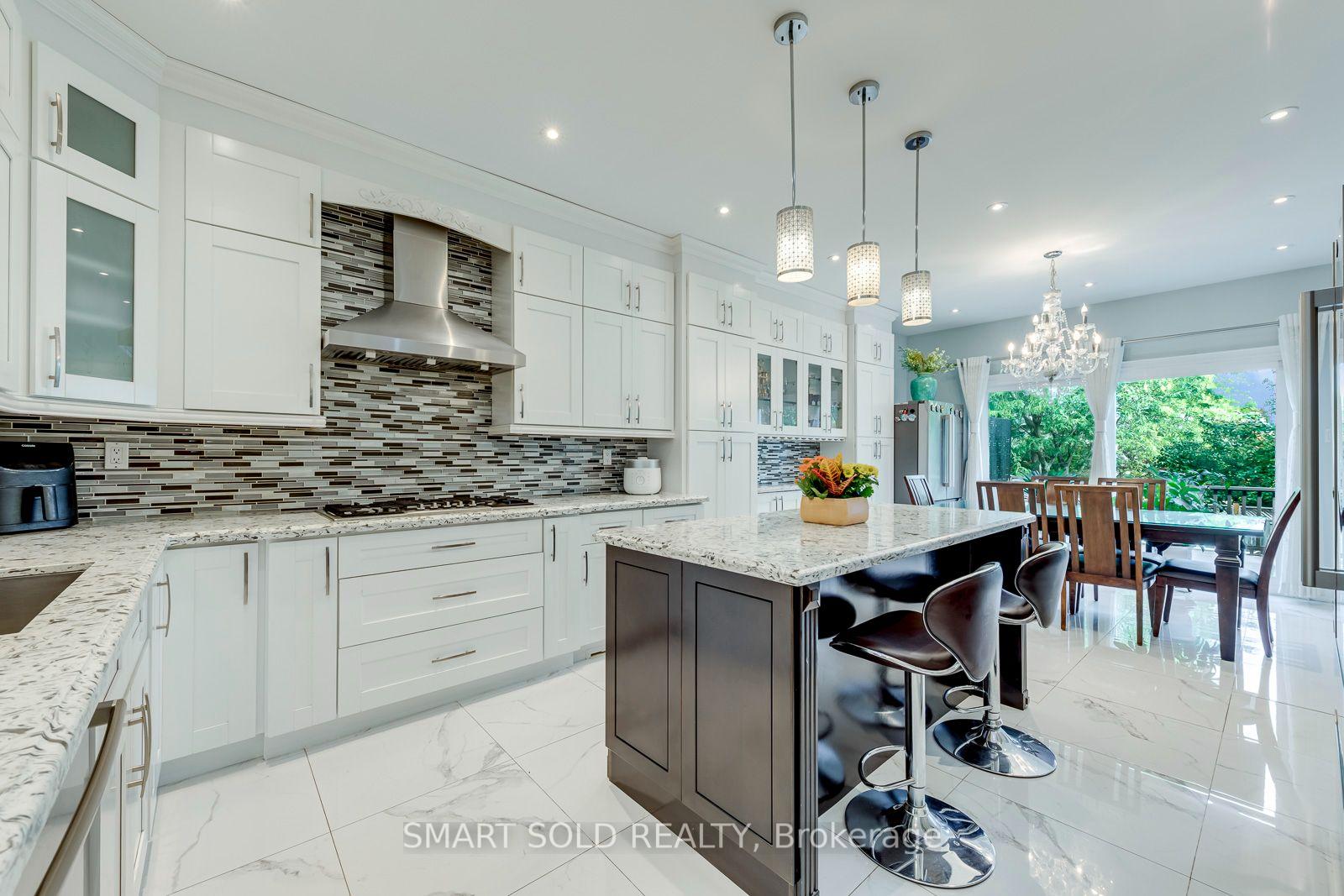 Photo 12 of 5291 Forest Hill Drive, Mississauga, Central Erin Mills — HOMEH