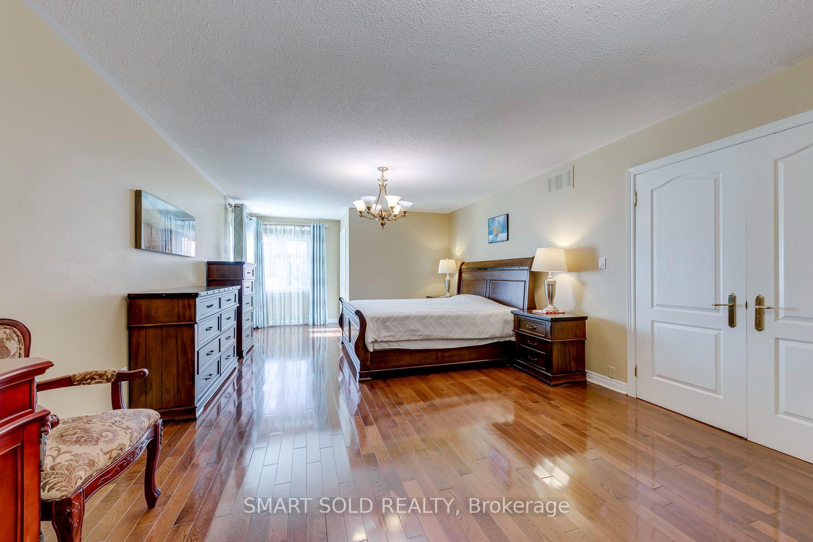 Photo 22 of 5291 Forest Hill Drive, Mississauga, Central Erin Mills — HOMEH
