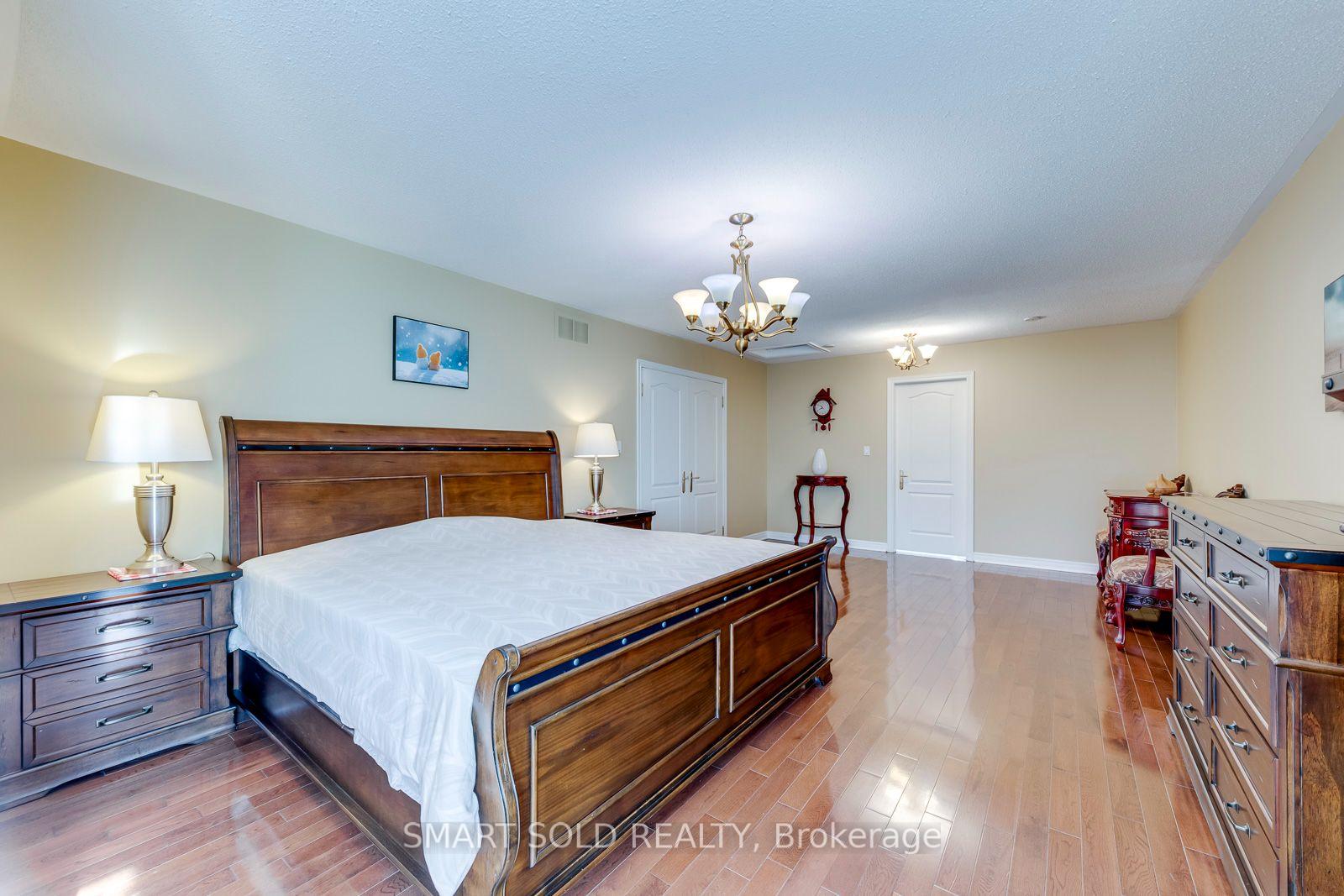 Photo 23 of 5291 Forest Hill Drive, Mississauga, Central Erin Mills — HOMEH