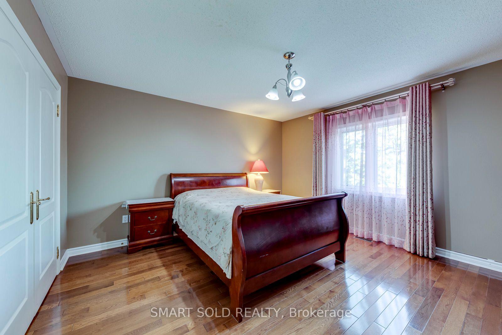 Photo 27 of 5291 Forest Hill Drive, Mississauga, Central Erin Mills — HOMEH