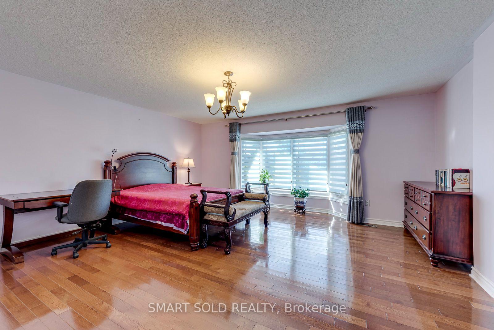 Photo 31 of 5291 Forest Hill Drive, Mississauga, Central Erin Mills — HOMEH