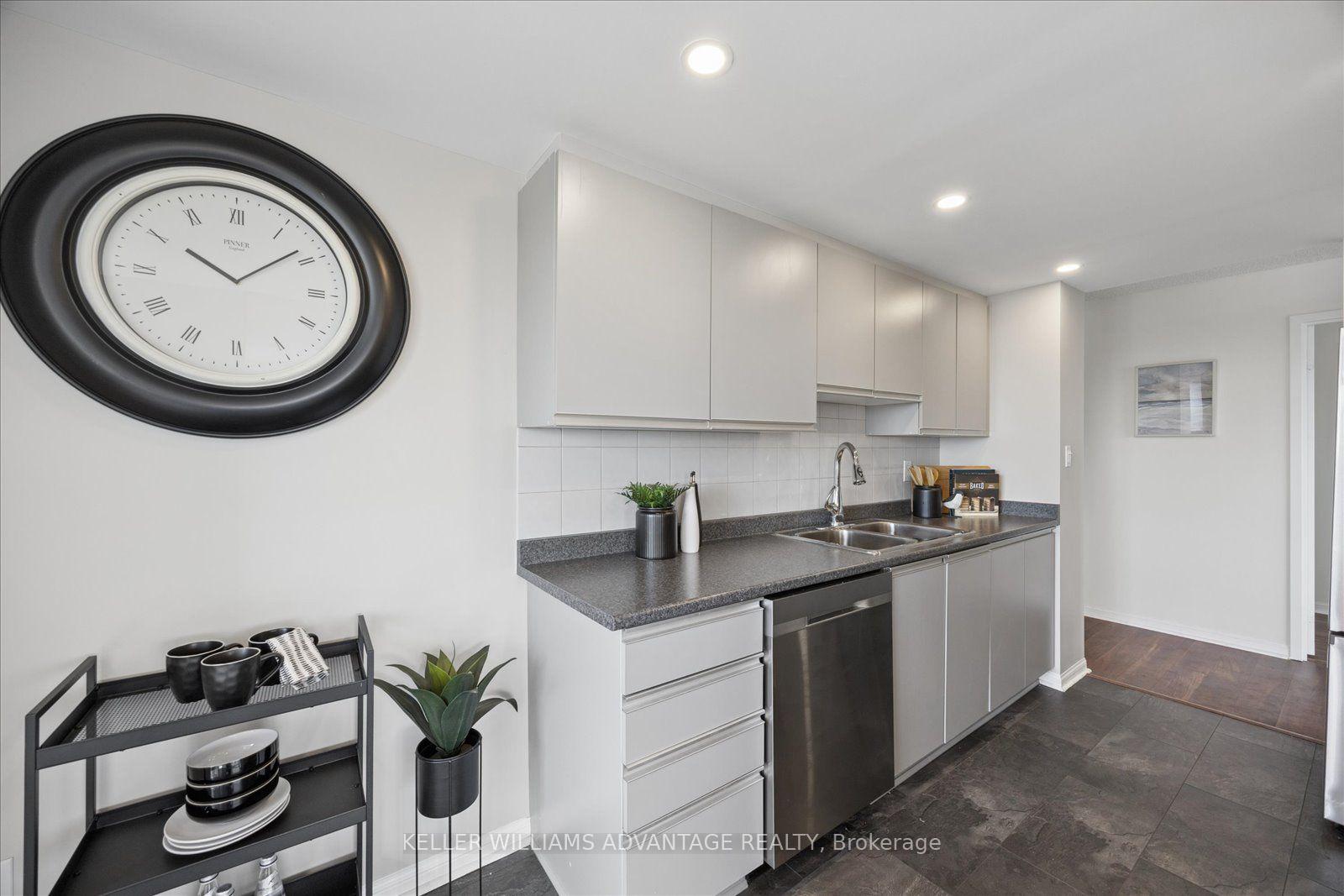 Photo 5 of Unit 903, 712 Rossland Road E, Whitby, Pringle Creek — HOMEH