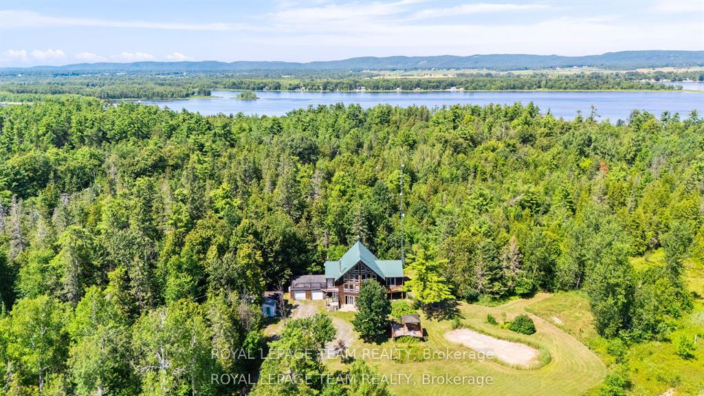 Photo of 4984 Dunrobin Road