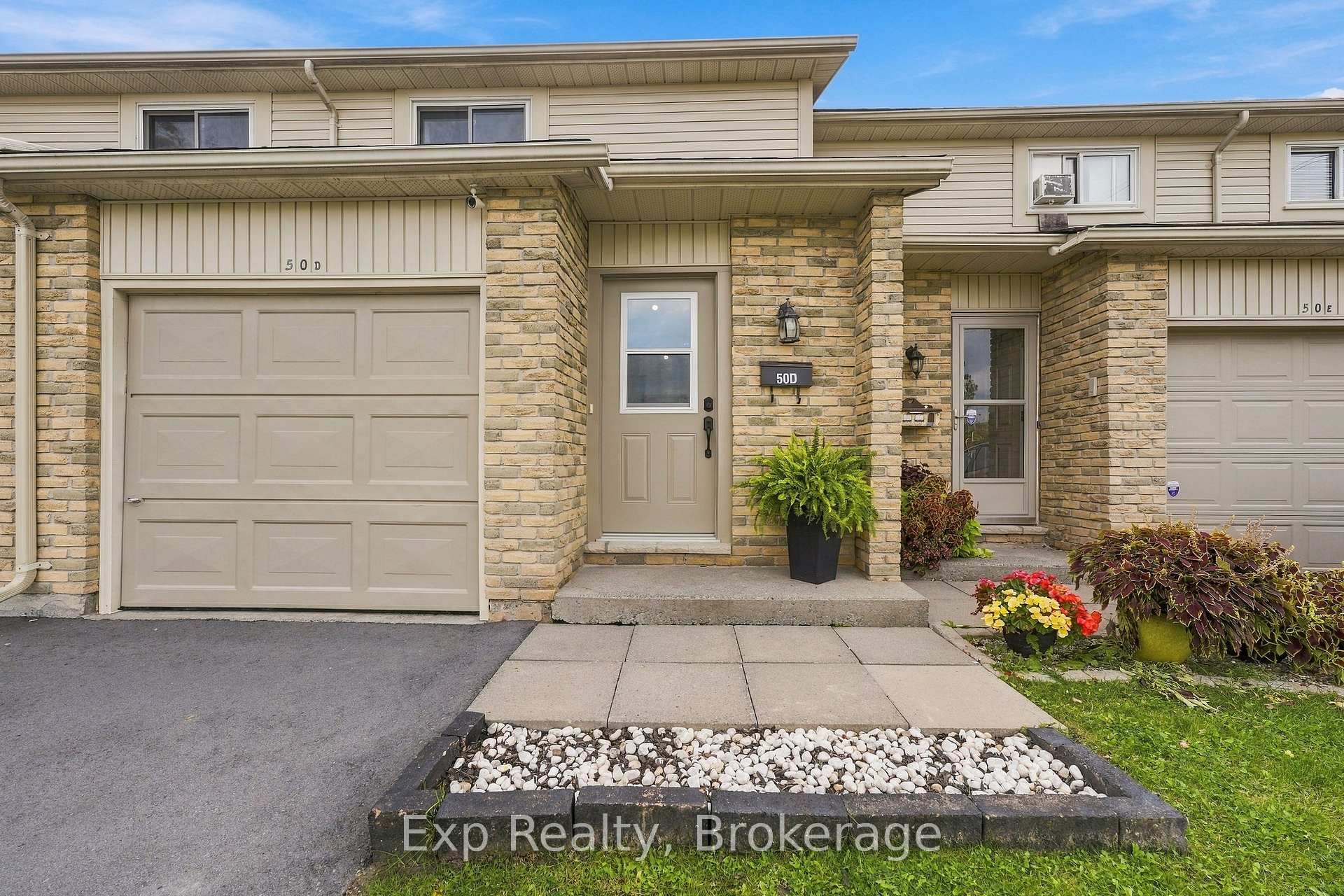 Photo 5 of Unit D, 50 Cascade Boulevard, Belleville, Belleville Ward — HOMEH