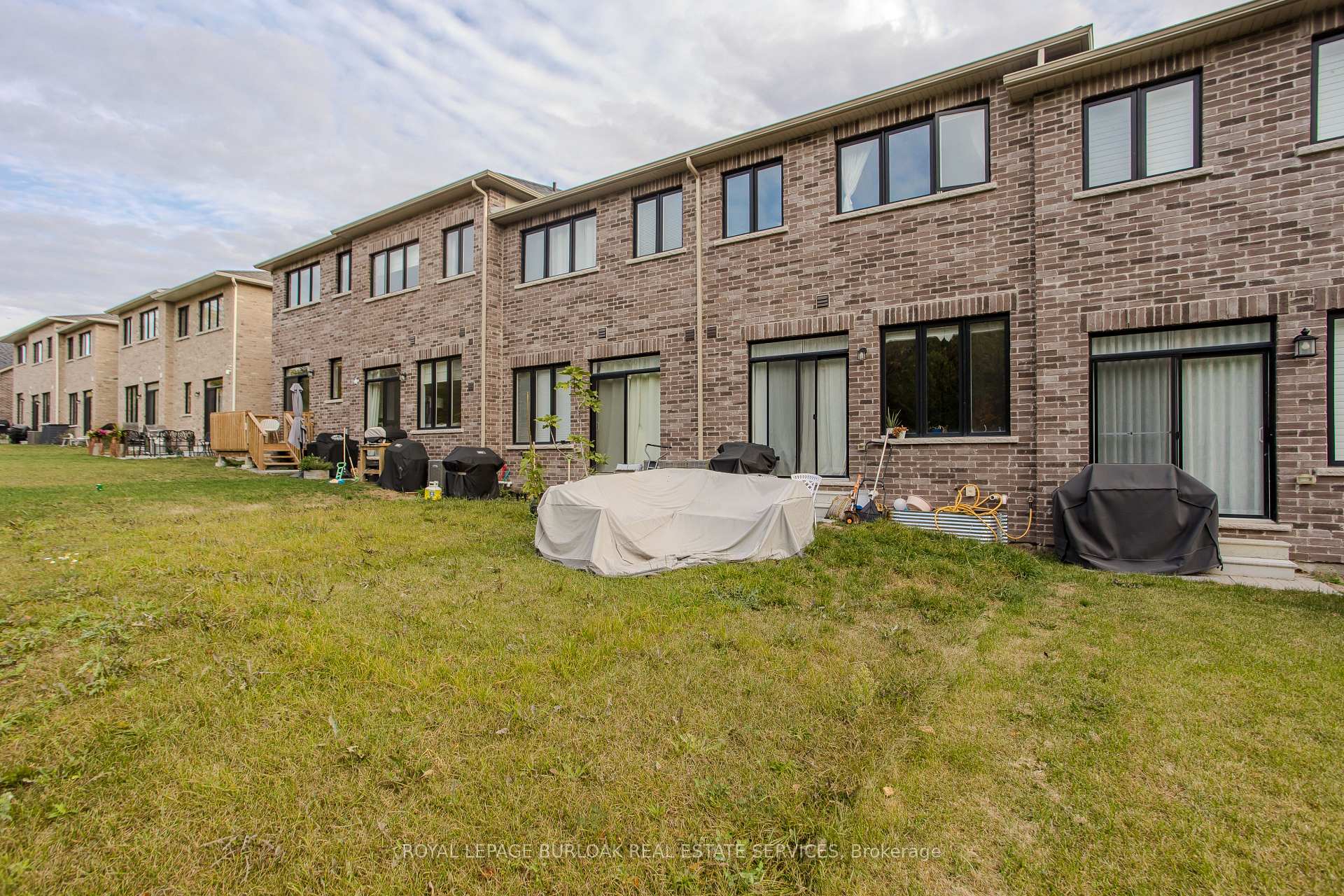 Photo 4 of 1360 Almonte Drive, Burlington, Tyandaga — HOMEH