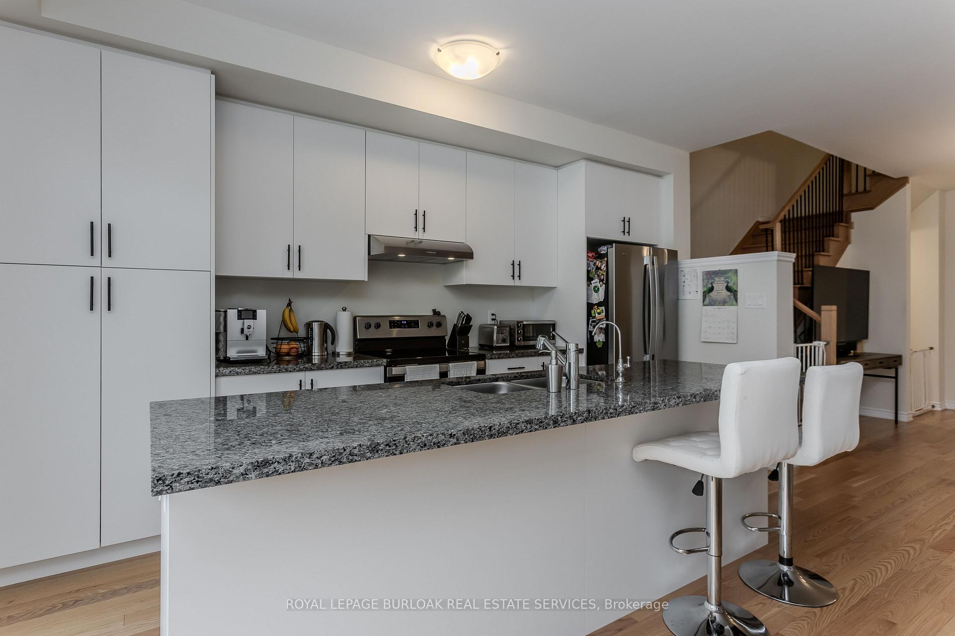 Photo 12 of 1360 Almonte Drive, Burlington, Tyandaga — HOMEH