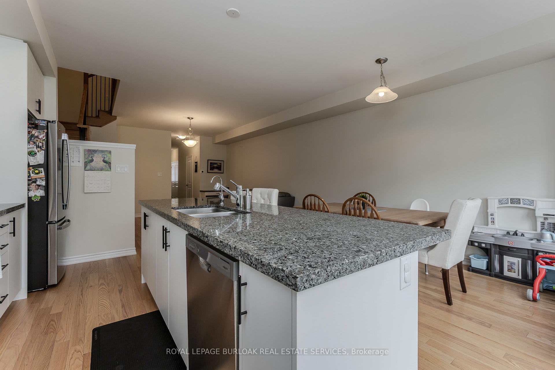 Photo 13 of 1360 Almonte Drive, Burlington, Tyandaga — HOMEH
