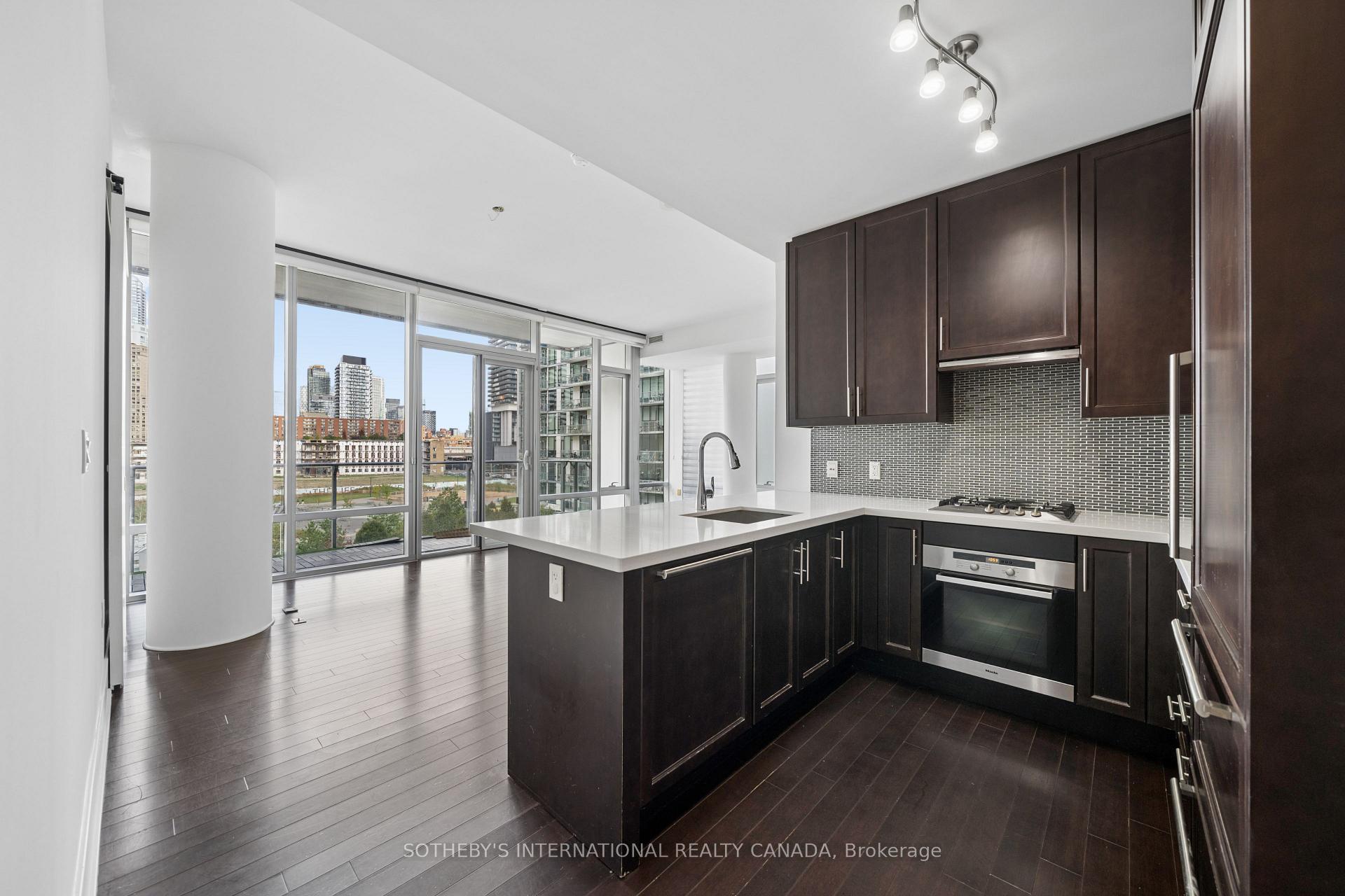 Photo of Unit 502, 39 Queens Quay E