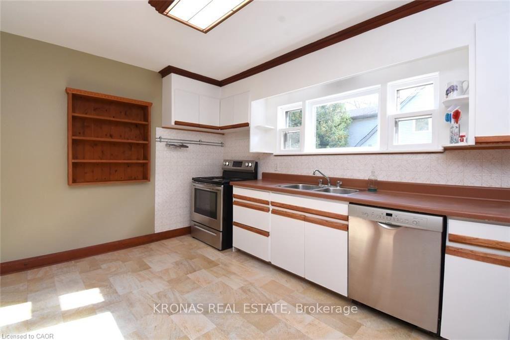 Photo 5 of 23 Bond Street S, Hamilton, Dundas — HOMEH