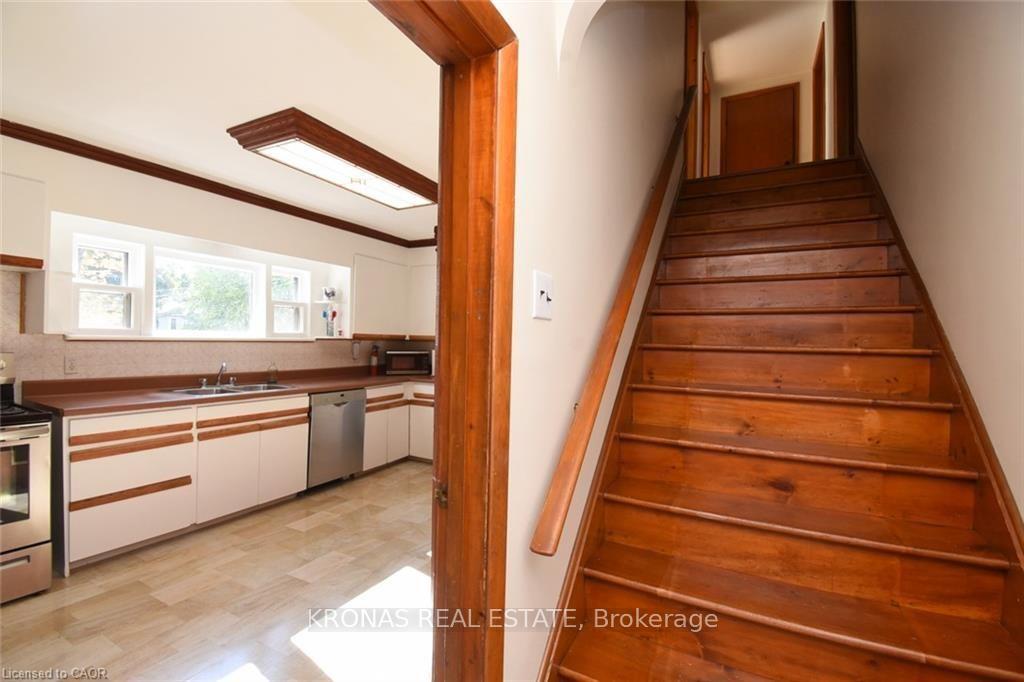 Photo 6 of 23 Bond Street S, Hamilton, Dundas — HOMEH