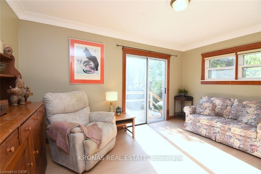 Photo 10 of 23 Bond Street S, Hamilton, Dundas — HOMEH