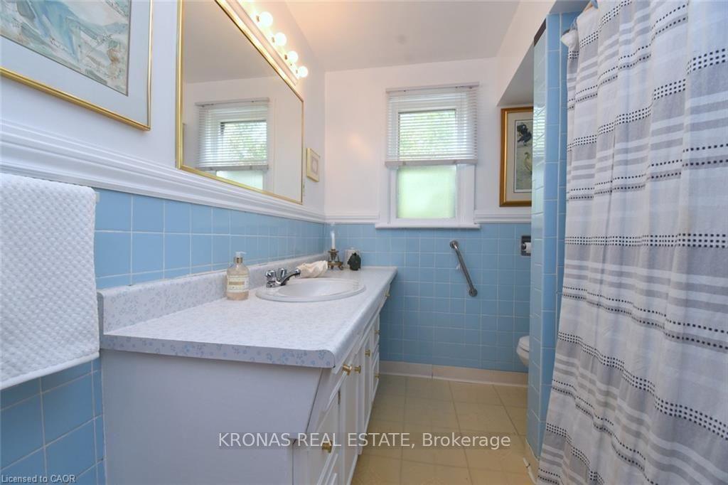 Photo 13 of 23 Bond Street S, Hamilton, Dundas — HOMEH