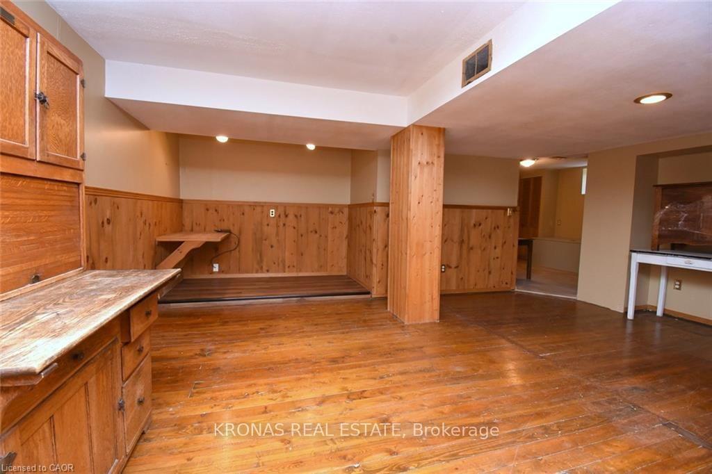 Photo 17 of 23 Bond Street S, Hamilton, Dundas — HOMEH