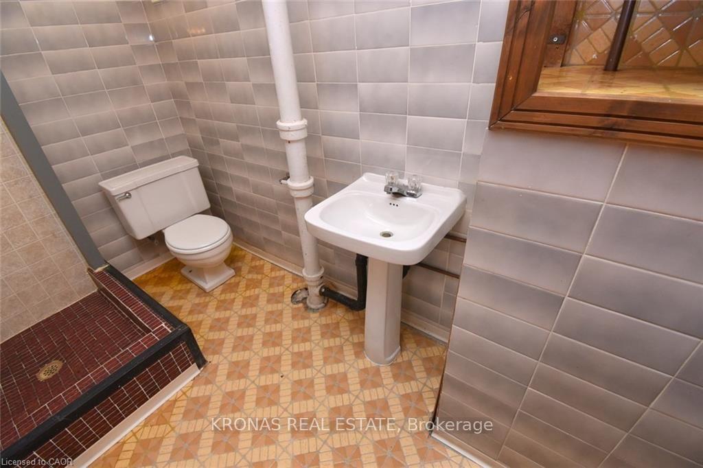 Photo 18 of 23 Bond Street S, Hamilton, Dundas — HOMEH