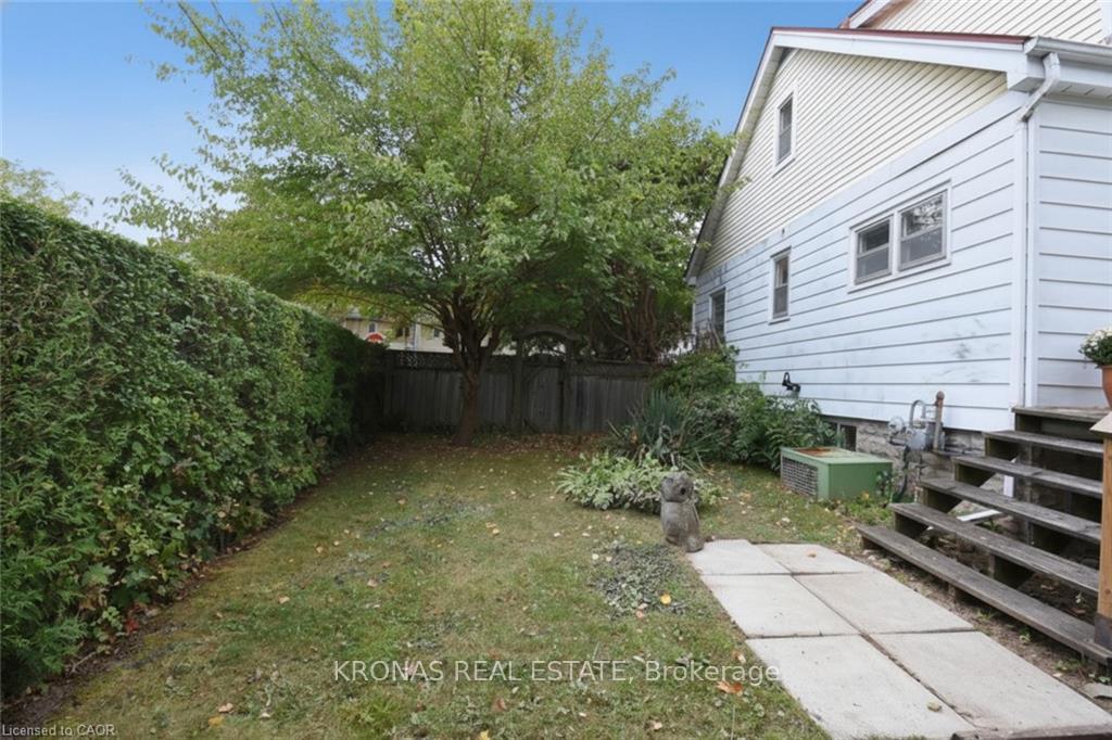 Photo 21 of 23 Bond Street S, Hamilton, Dundas — HOMEH