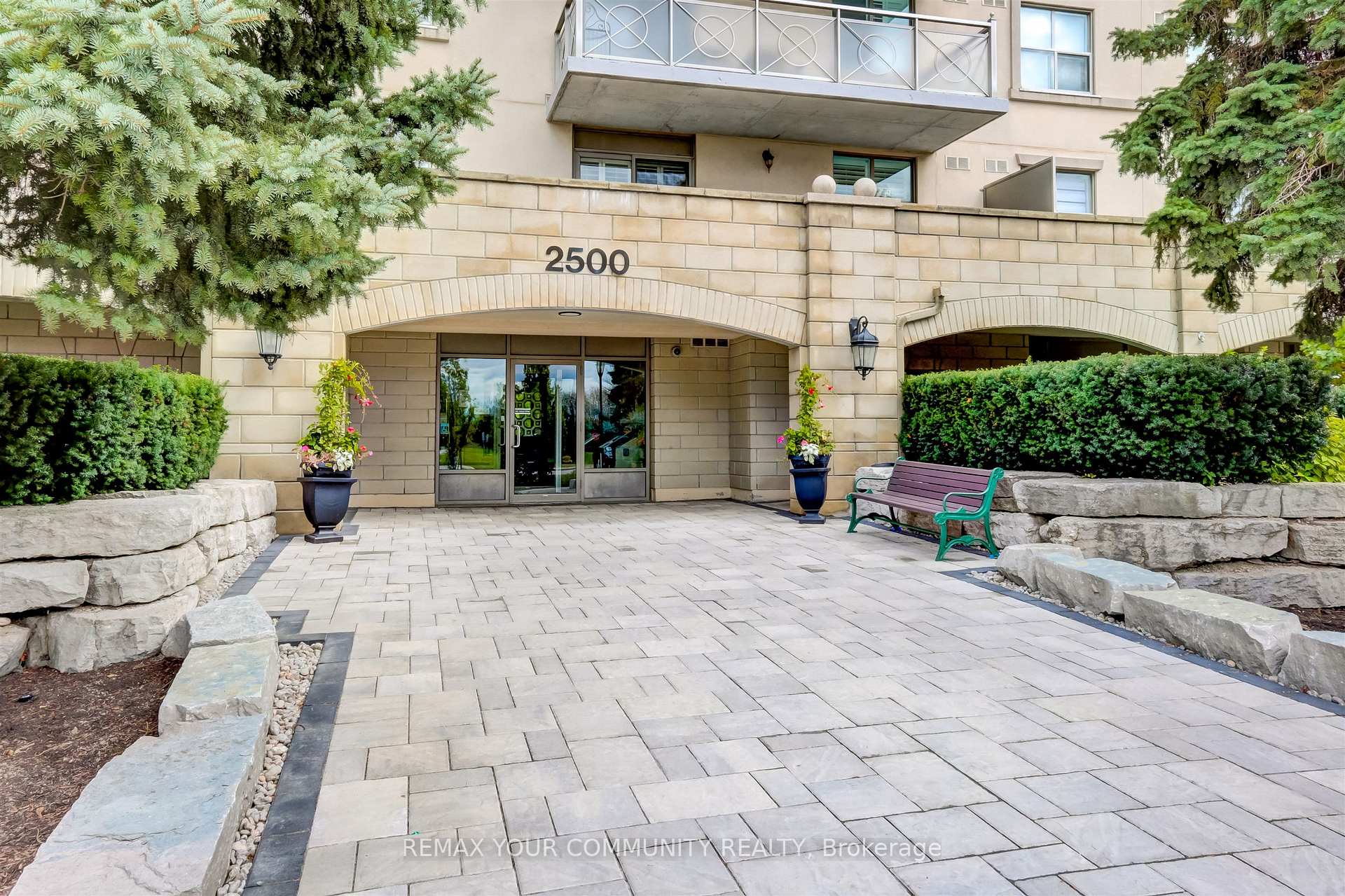 Photo 3 of Unit 110, 2500 Rutherford Road, Vaughan, Maple — HOMEH