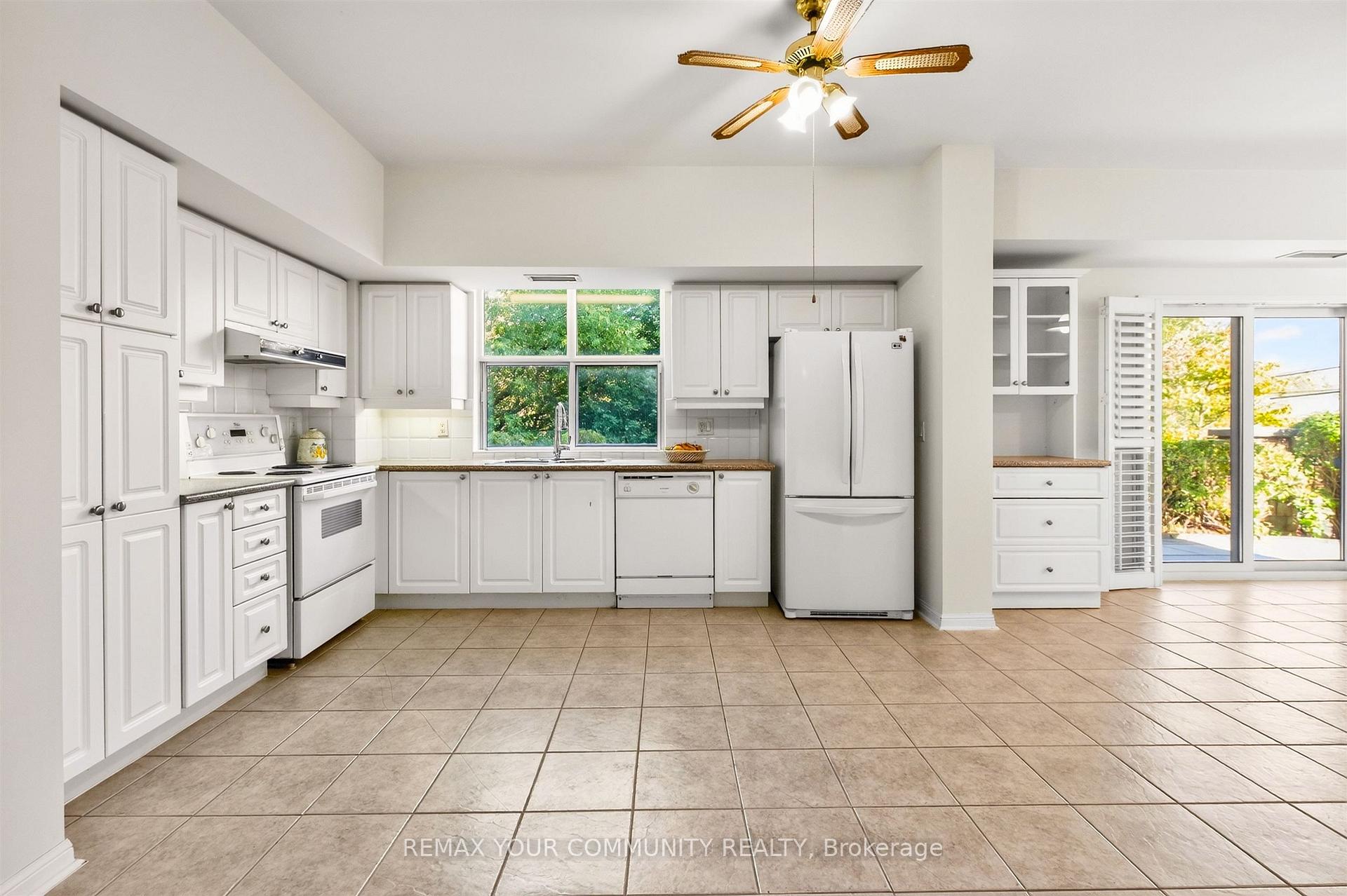 Photo 25 of Unit 110, 2500 Rutherford Road, Vaughan, Maple — HOMEH